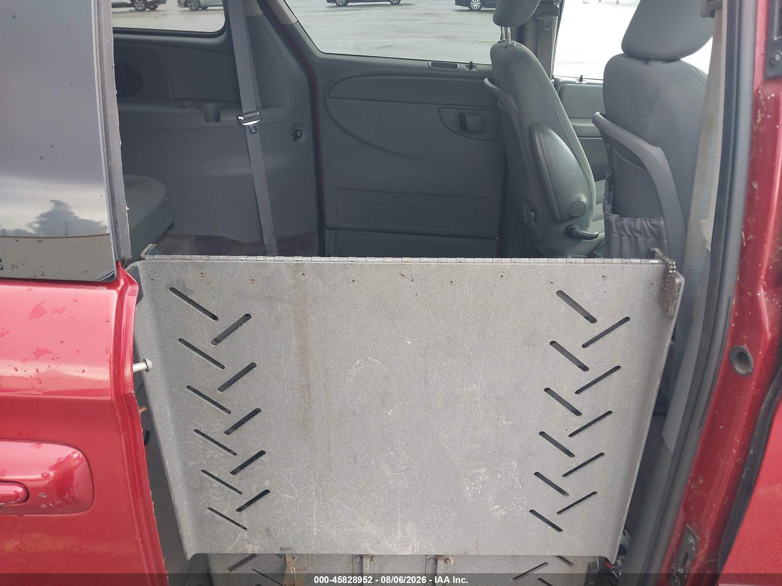 2007 Dodge Grand Caravan Sxt Red vin: 2D4GP44L37R313889
