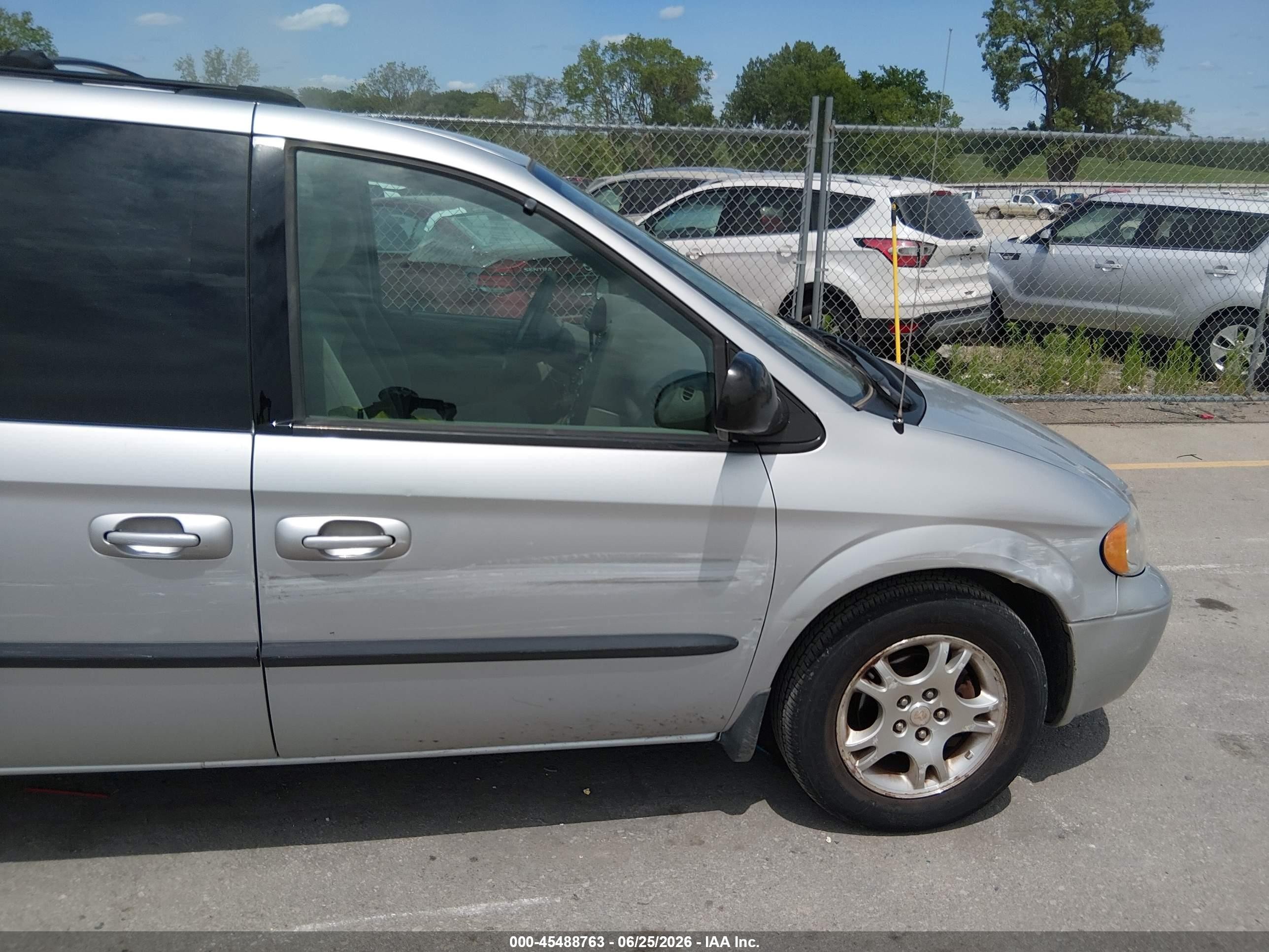 2003 Dodge Grand Caravan Sport Silver vin: 2D4GP44L43R235827