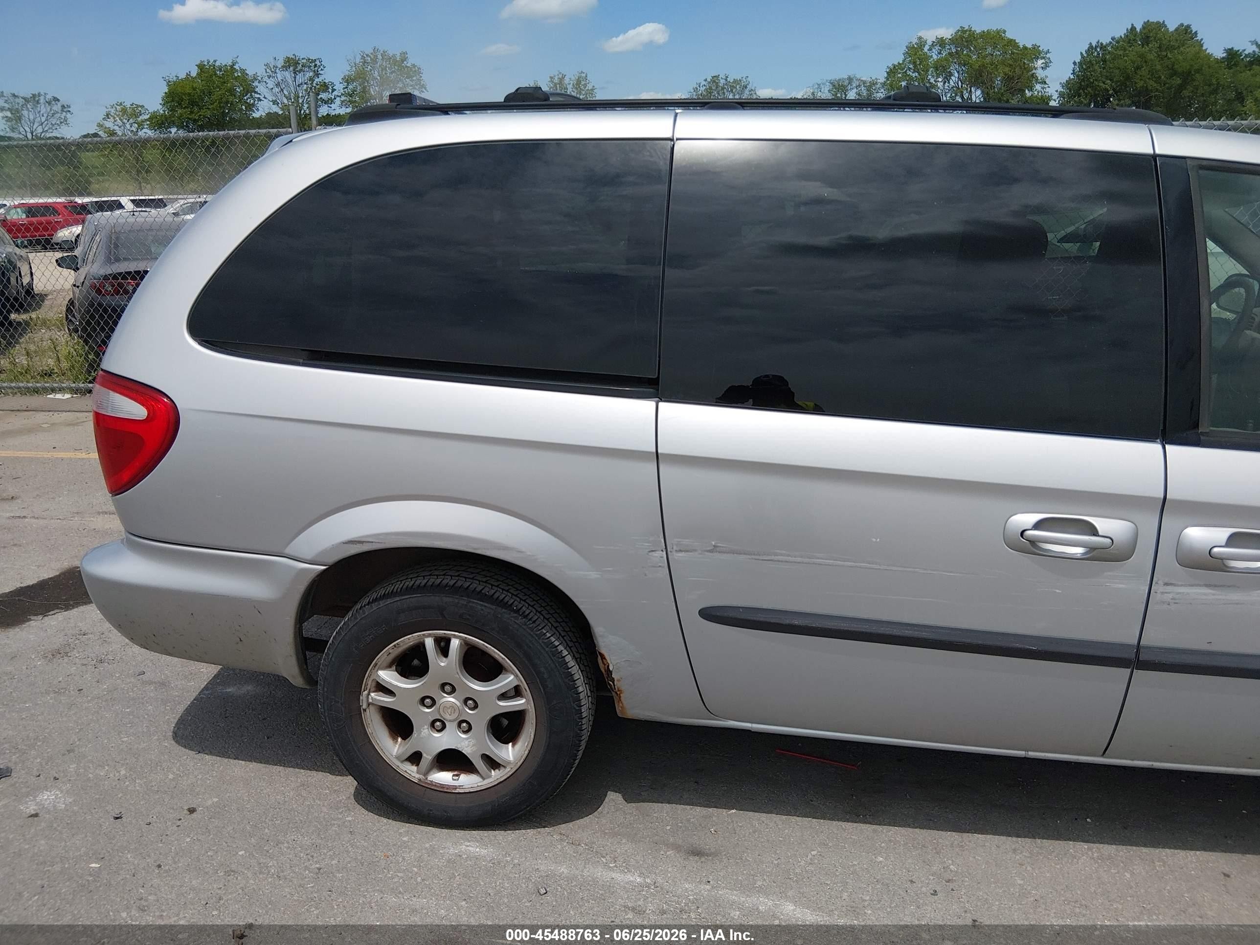2003 Dodge Grand Caravan Sport Silver vin: 2D4GP44L43R235827