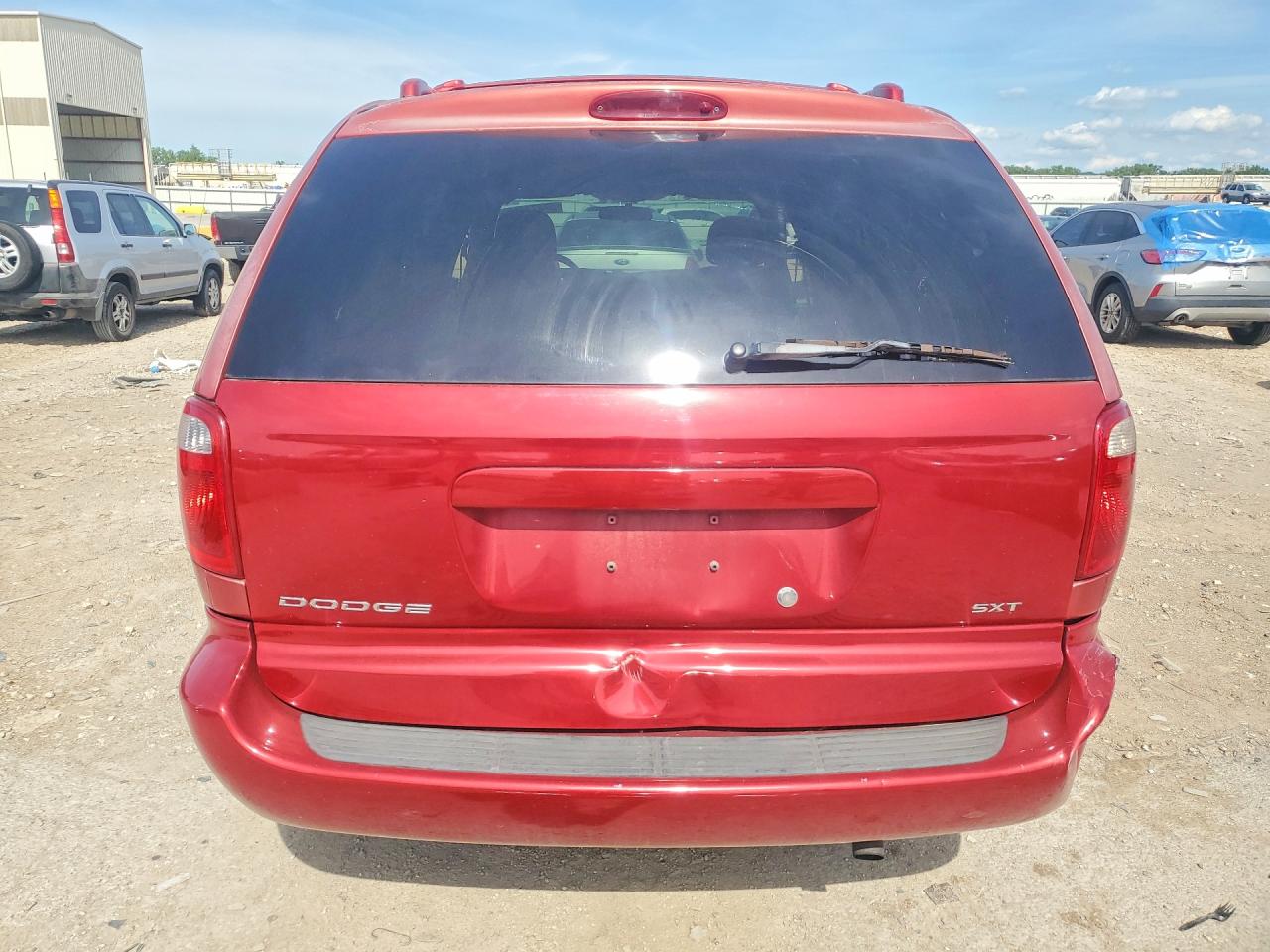 2004 Dodge Grand Caravan Sxt Red vin: 2D4GP44L44R556381