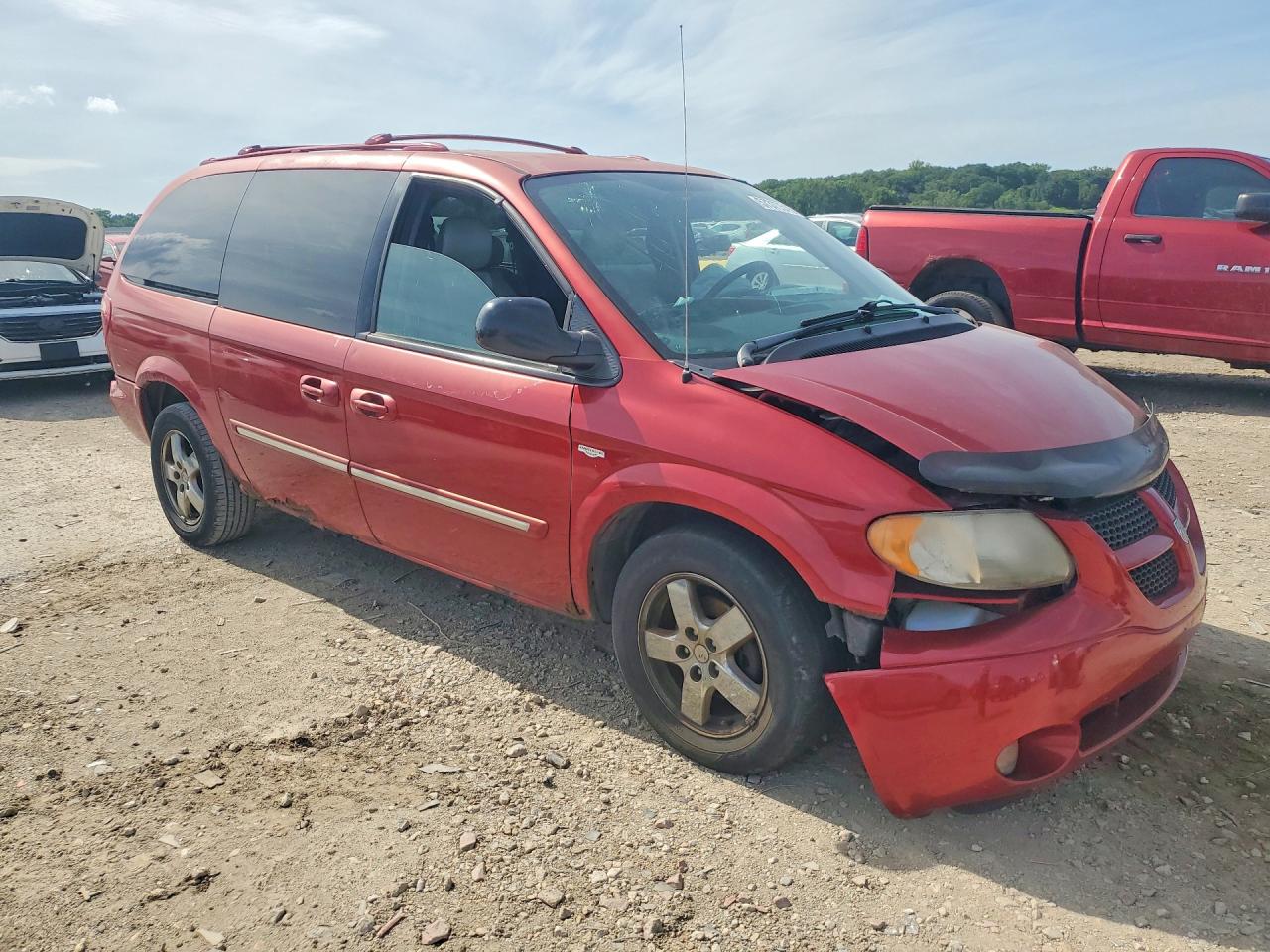2004 Dodge Grand Caravan Sxt Red vin: 2D4GP44L44R556381