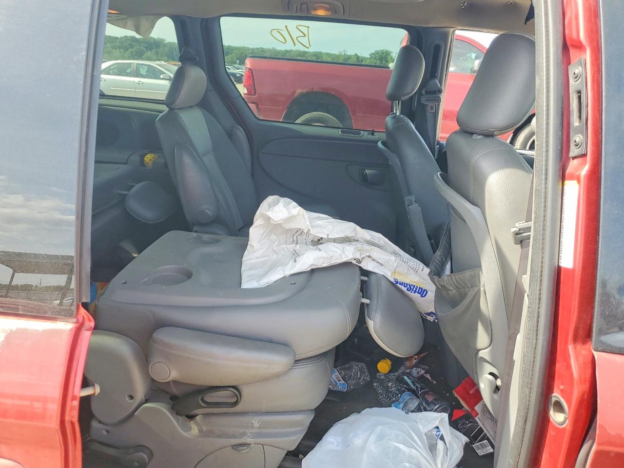 2004 Dodge Grand Caravan Sxt Red vin: 2D4GP44L44R556381