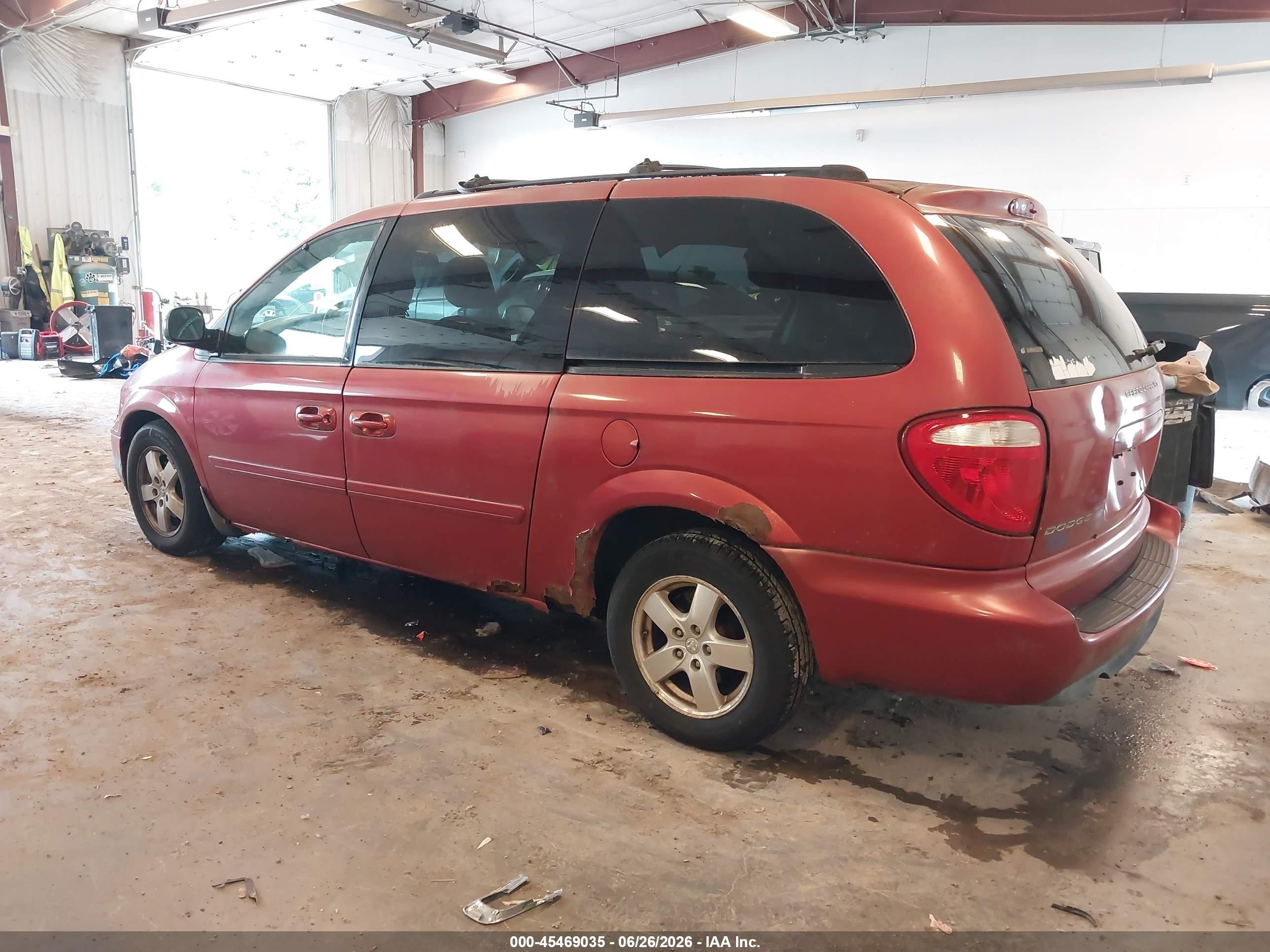 2005 Dodge Caravan Sxt Красный vin: 2D4GP44L45R167595