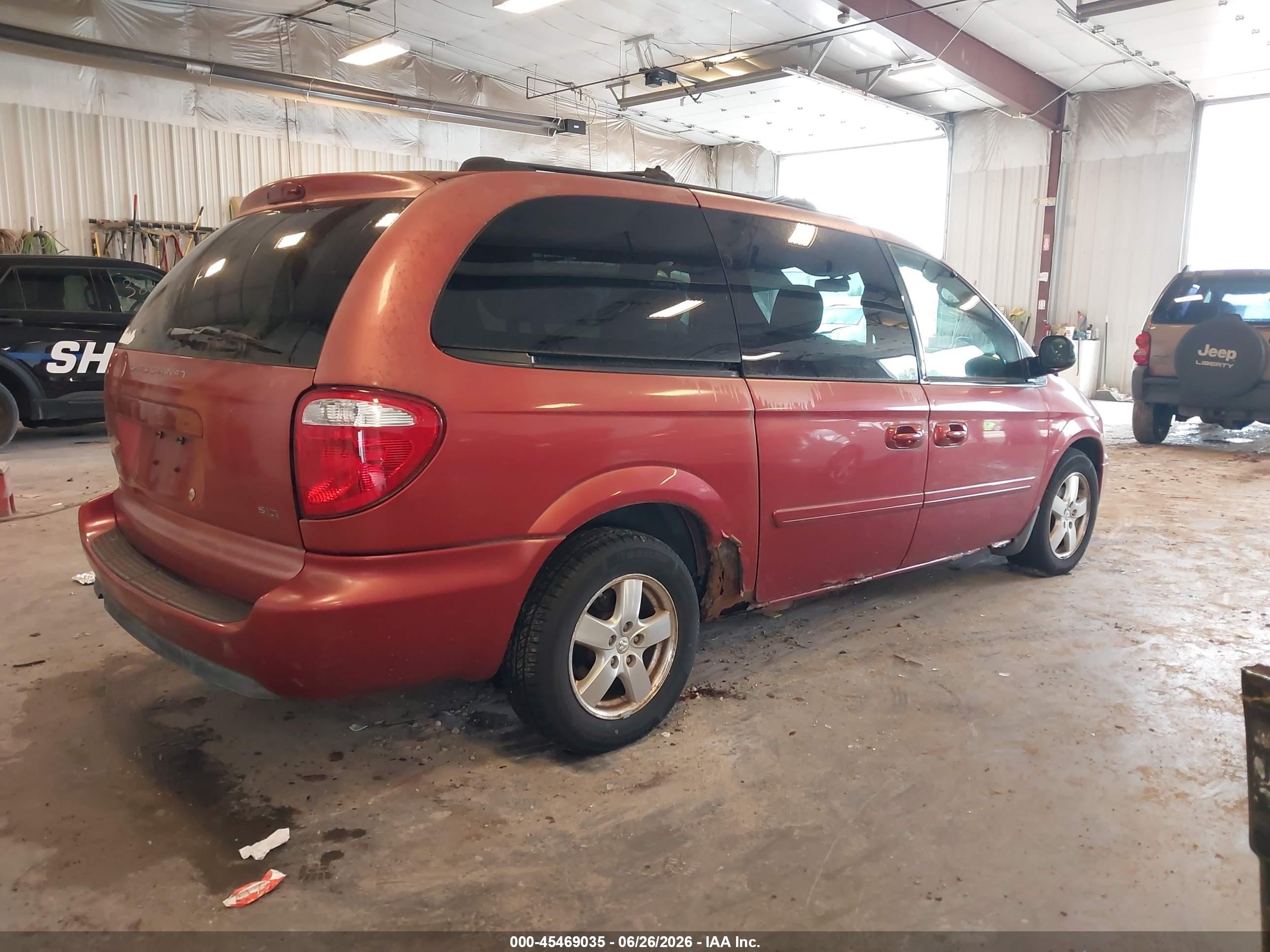 2005 Dodge Caravan Sxt Красный vin: 2D4GP44L45R167595