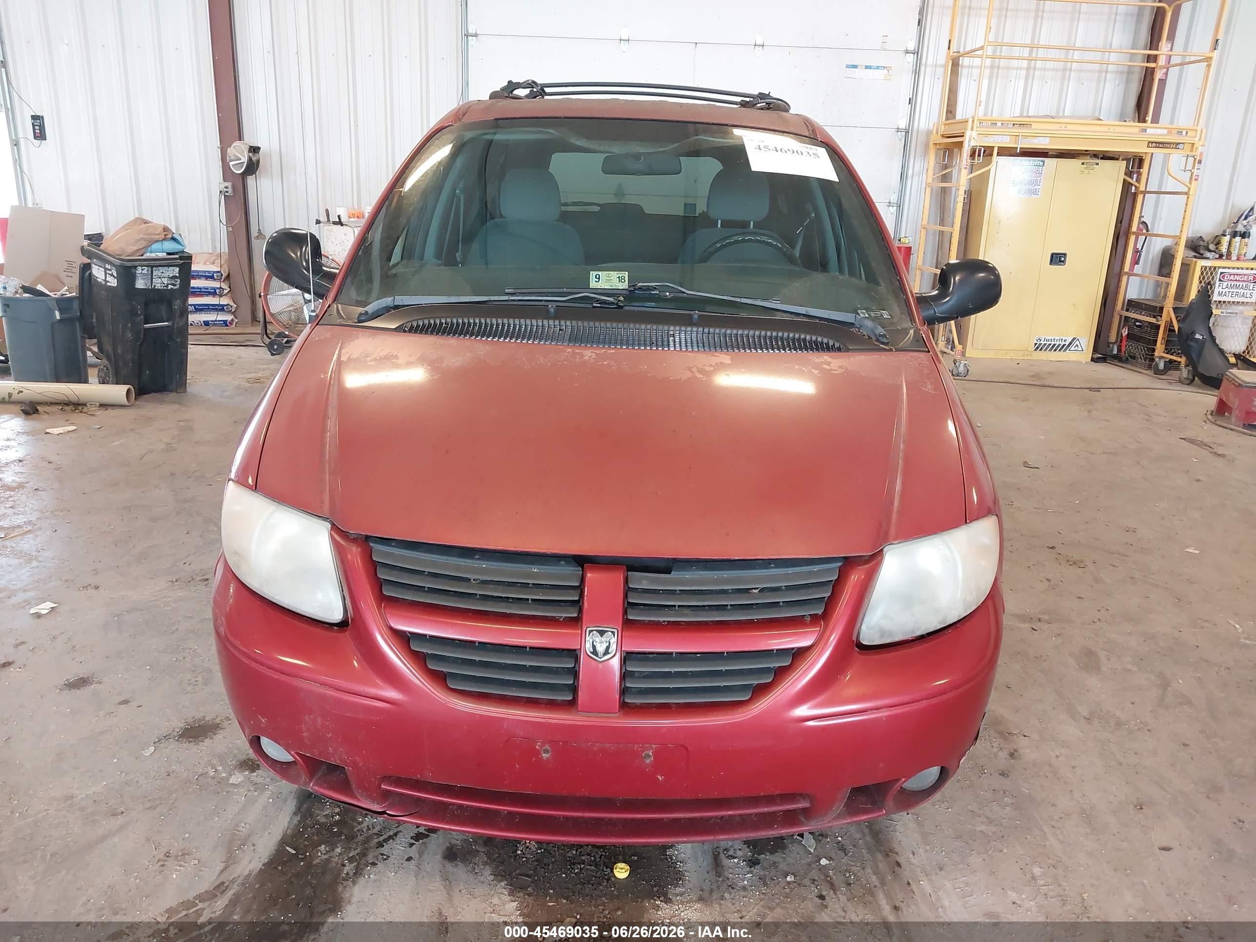 2005 Dodge Caravan Sxt Красный vin: 2D4GP44L45R167595