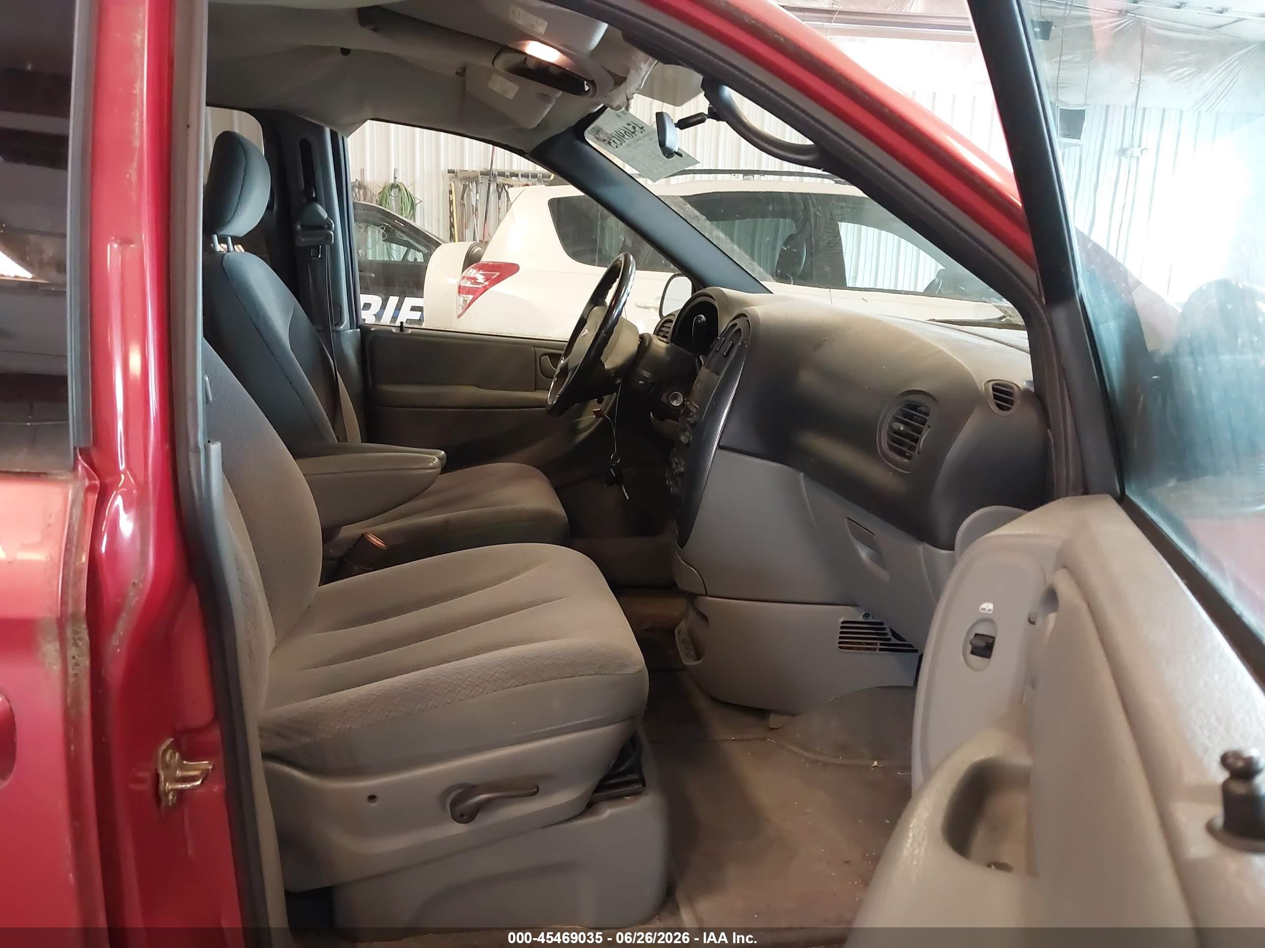 2005 Dodge Caravan Sxt Красный vin: 2D4GP44L45R167595
