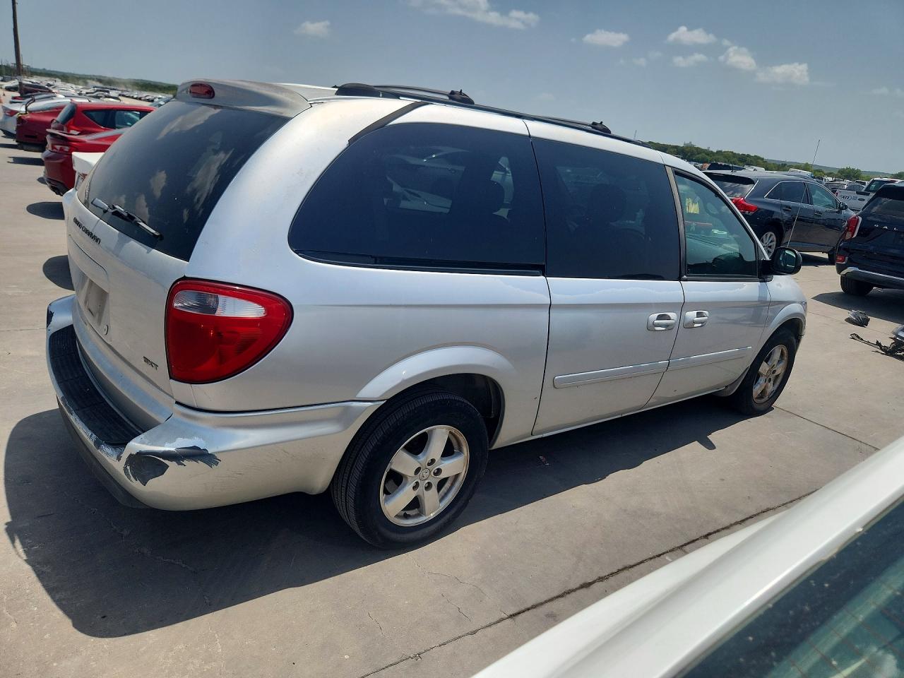 2005 Dodge Grand Caravan Sxt Silver vin: 2D4GP44L45R172313