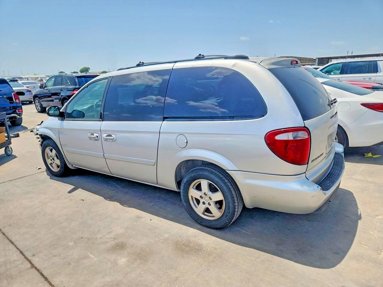 2005 Dodge Grand Caravan Sxt Silver vin: 2D4GP44L45R172313