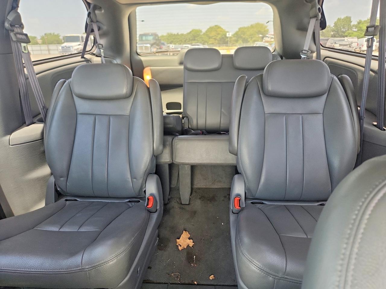 2005 Dodge Grand Caravan Sxt Silver vin: 2D4GP44L45R172313