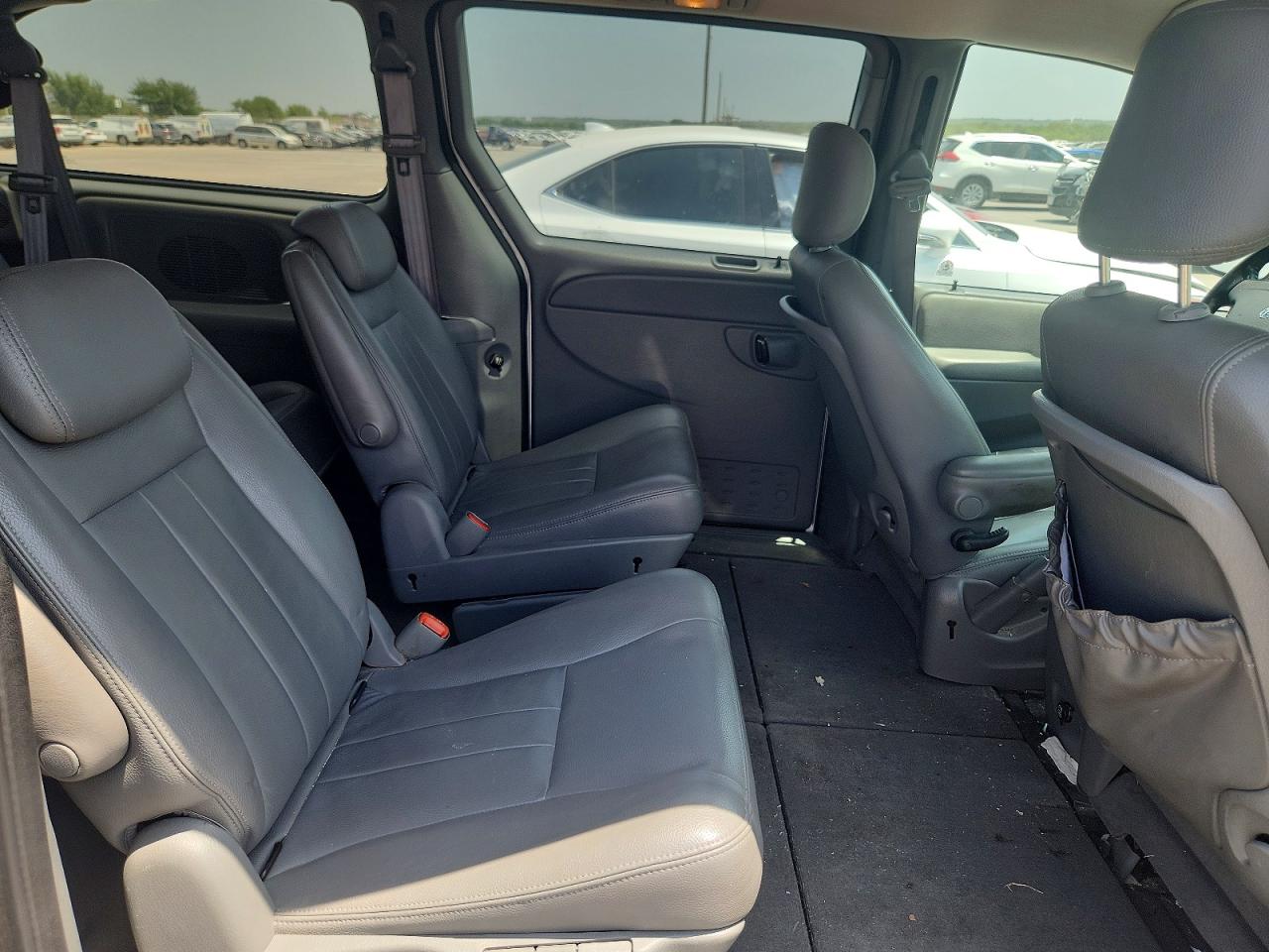 2005 Dodge Grand Caravan Sxt Silver vin: 2D4GP44L45R172313