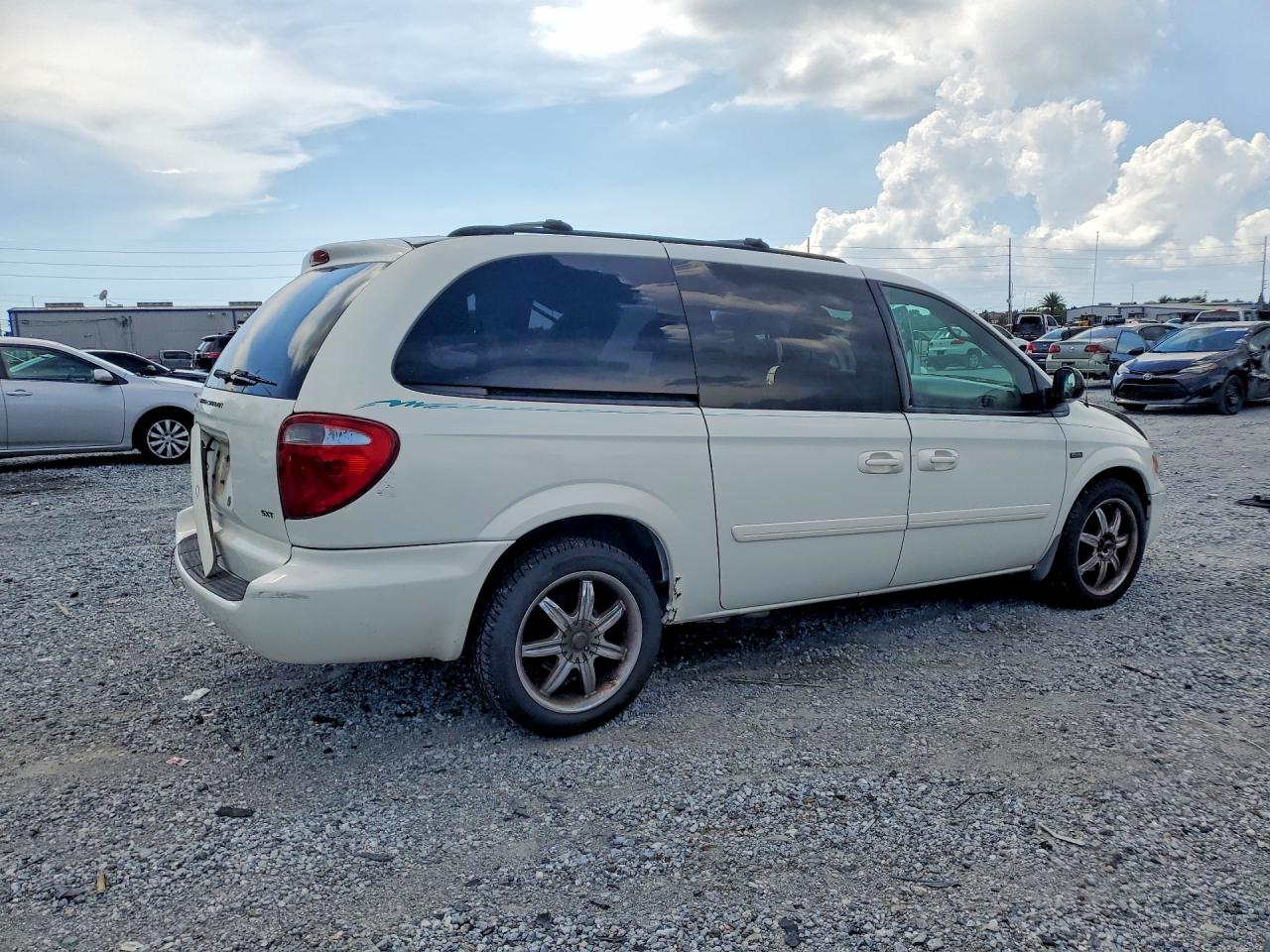 2007 Dodge Grand Caravan Sxt Белый vin: 2D4GP44L47R270972