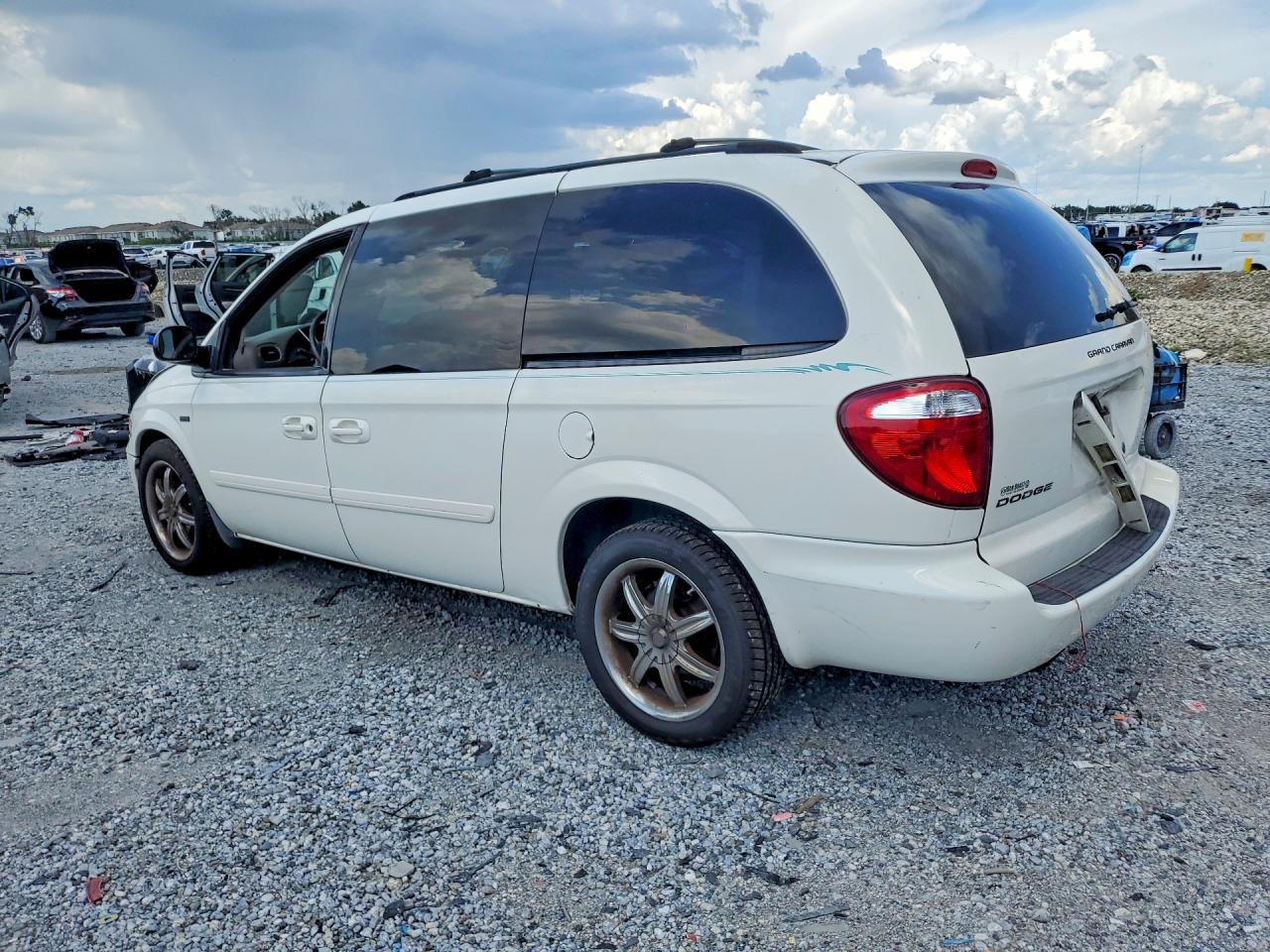 2007 Dodge Grand Caravan Sxt Белый vin: 2D4GP44L47R270972