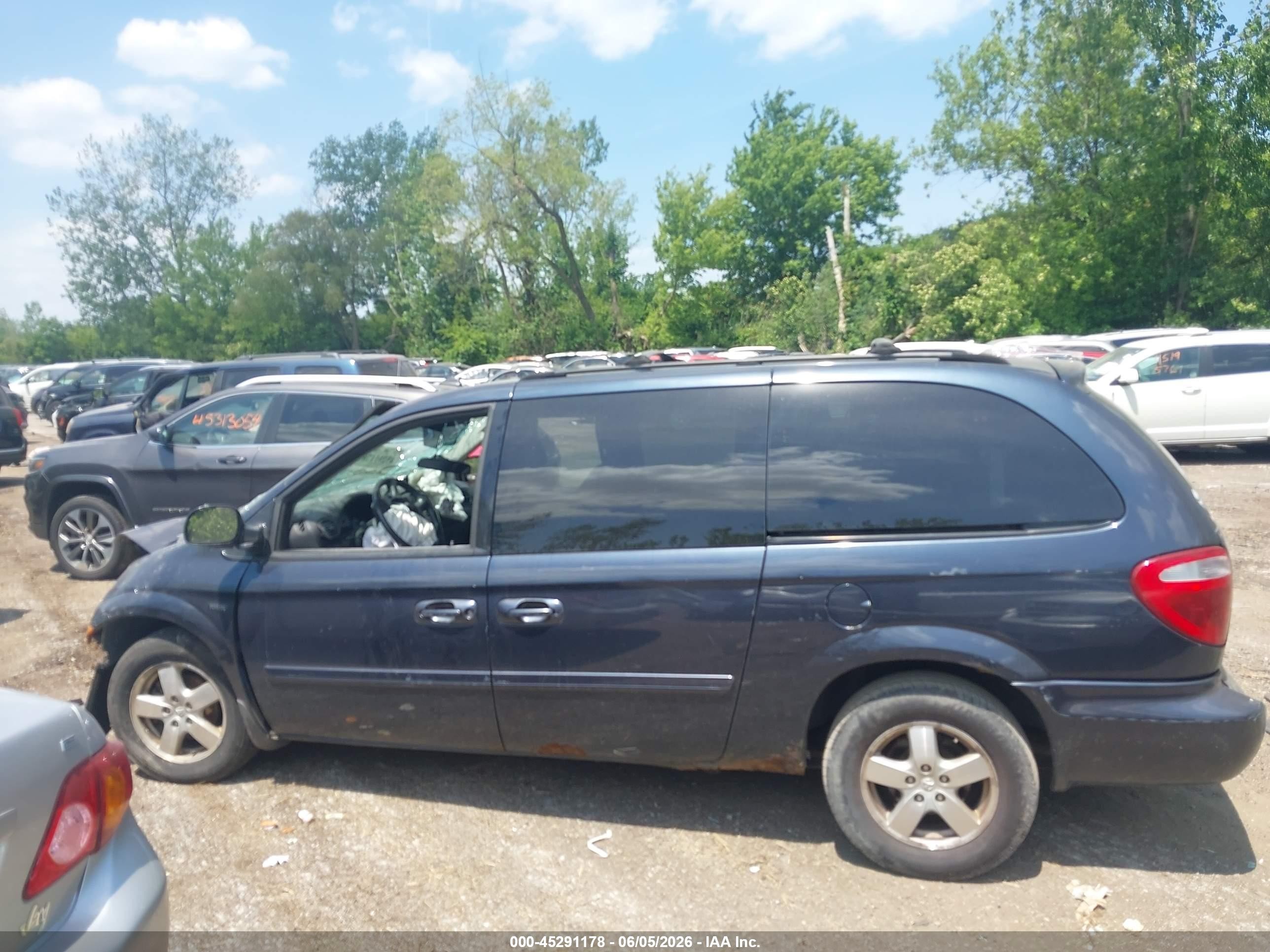 2007 Dodge Grand Caravan Sxt Dark Brown vin: 2D4GP44L47R276724