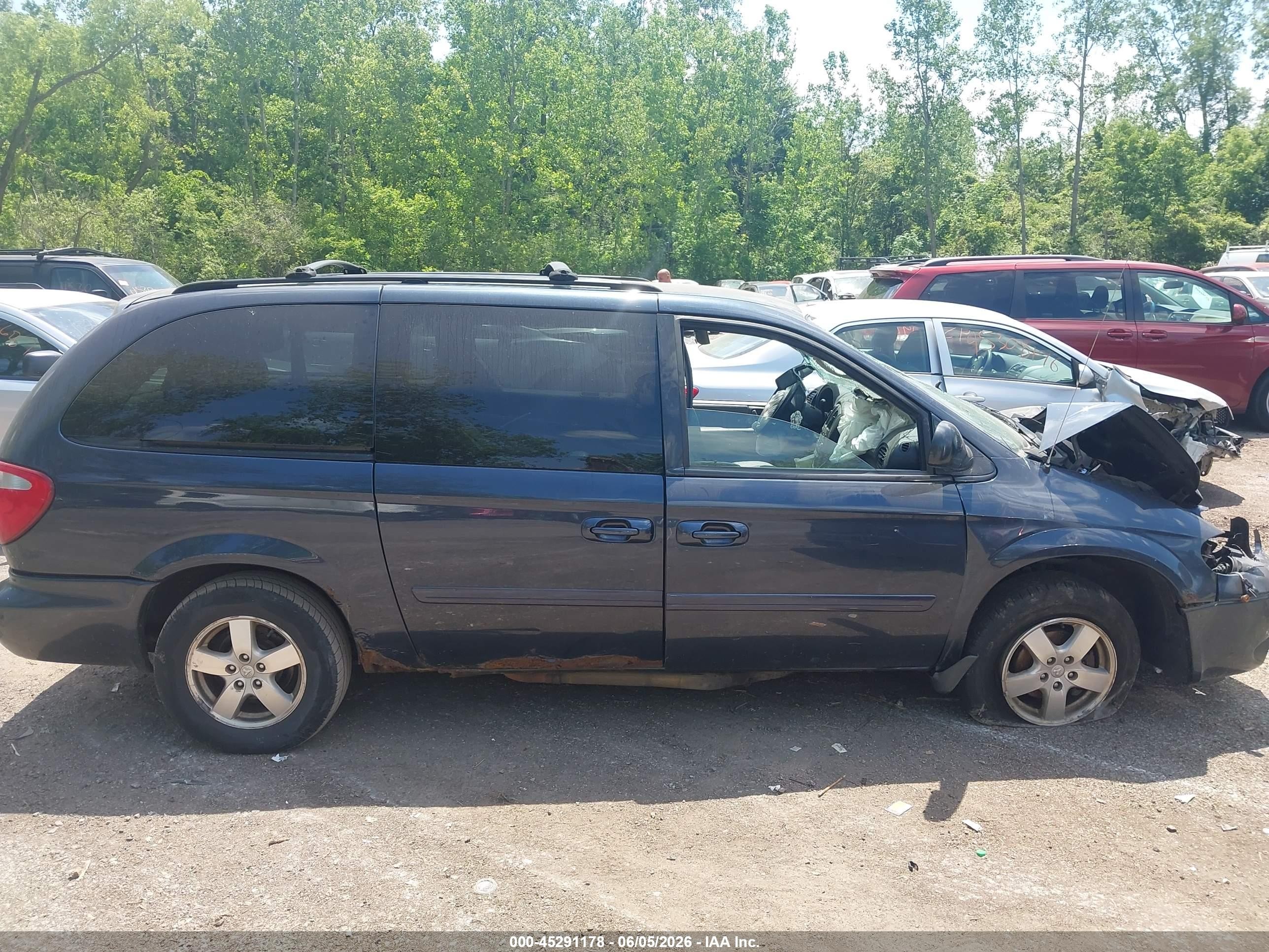 2007 Dodge Grand Caravan Sxt Dark Brown vin: 2D4GP44L47R276724