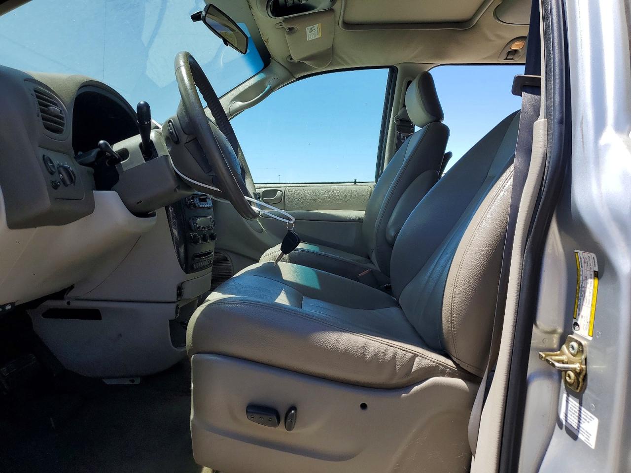 2007 Dodge Grand Caravan Sxt Серебряный vin: 2D4GP44L55R350889