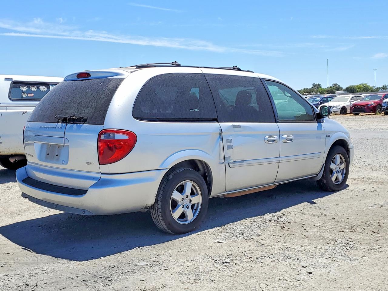2007 Dodge Grand Caravan Sxt Серебряный vin: 2D4GP44L55R350889