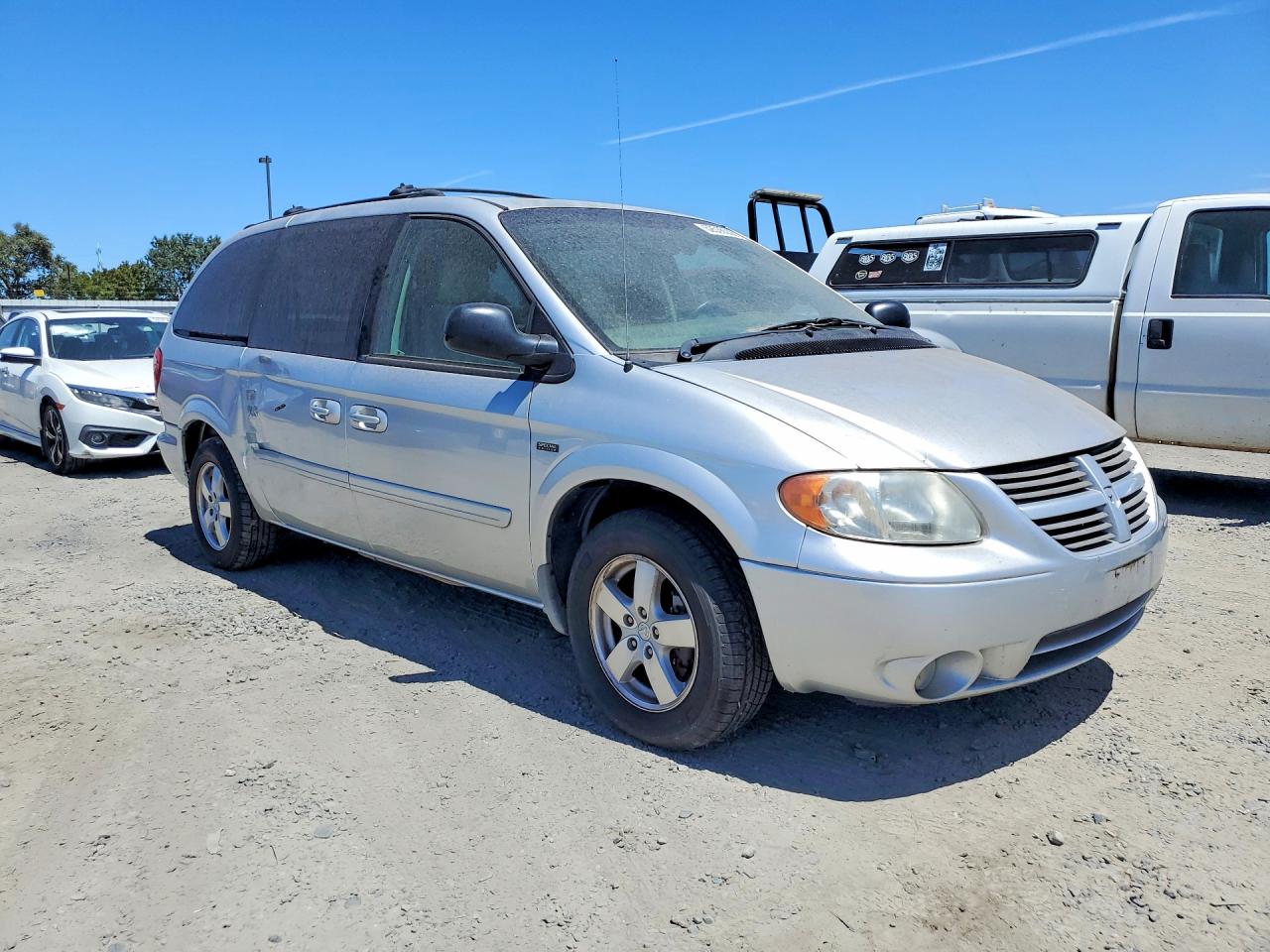 2007 Dodge Grand Caravan Sxt Серебряный vin: 2D4GP44L55R350889