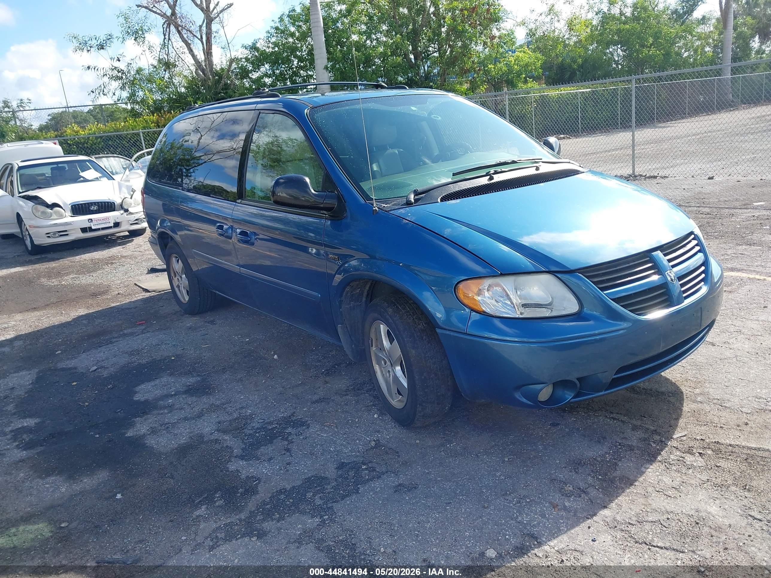 2005 Dodge Grand Caravan Sxt Blue vin: 2D4GP44L55R369328