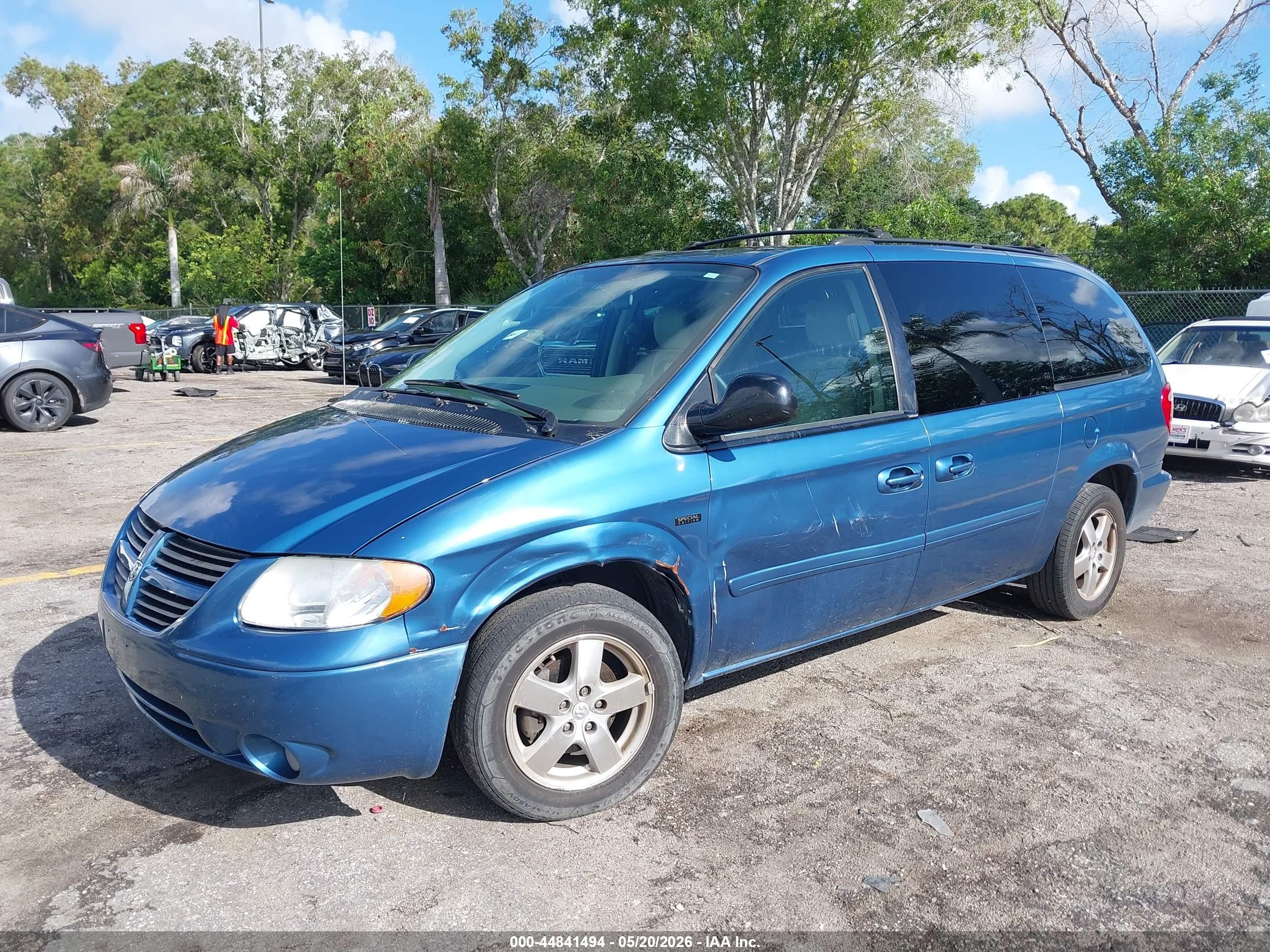 2005 Dodge Grand Caravan Sxt Blue vin: 2D4GP44L55R369328