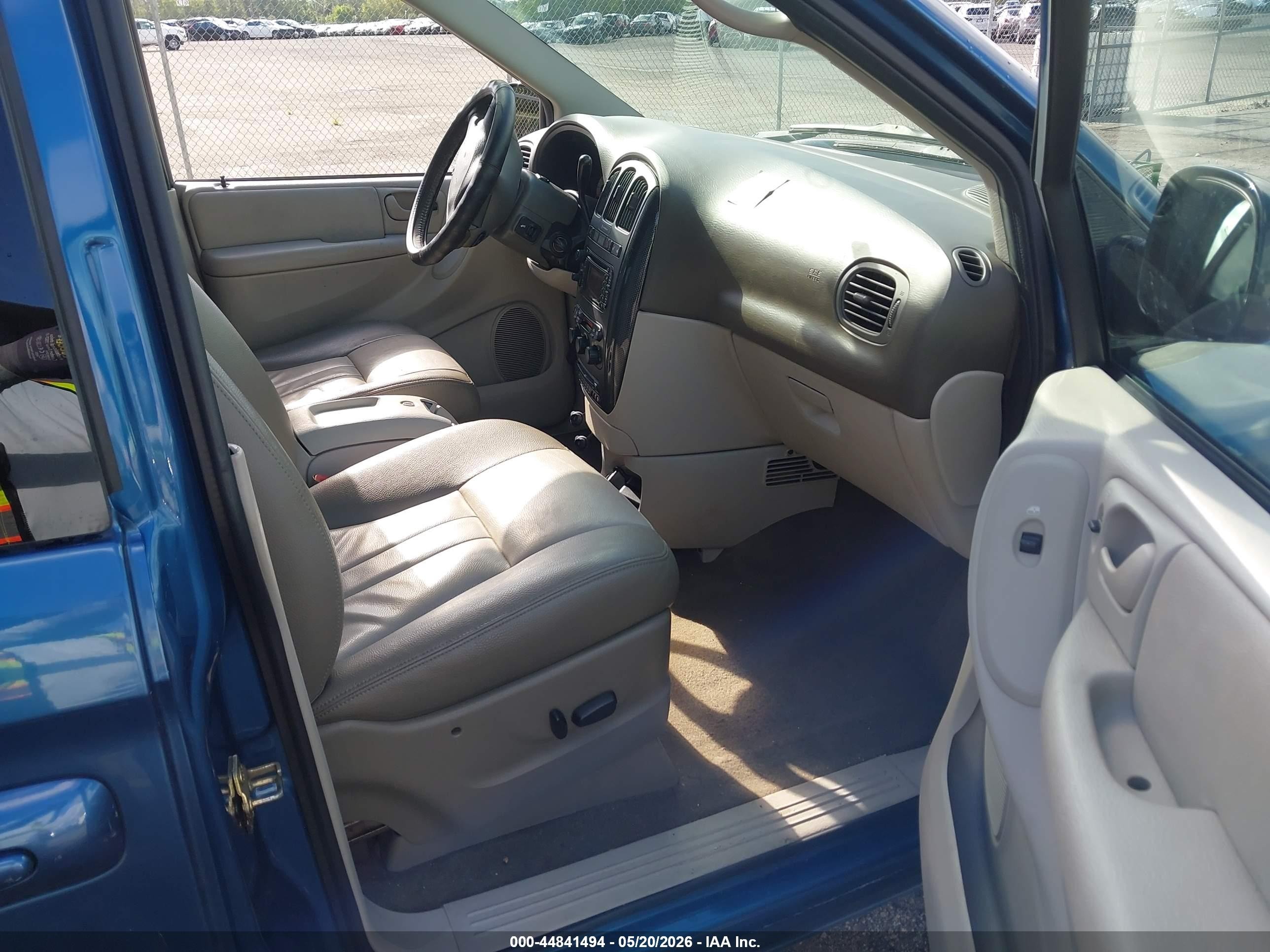 2005 Dodge Grand Caravan Sxt Blue vin: 2D4GP44L55R369328