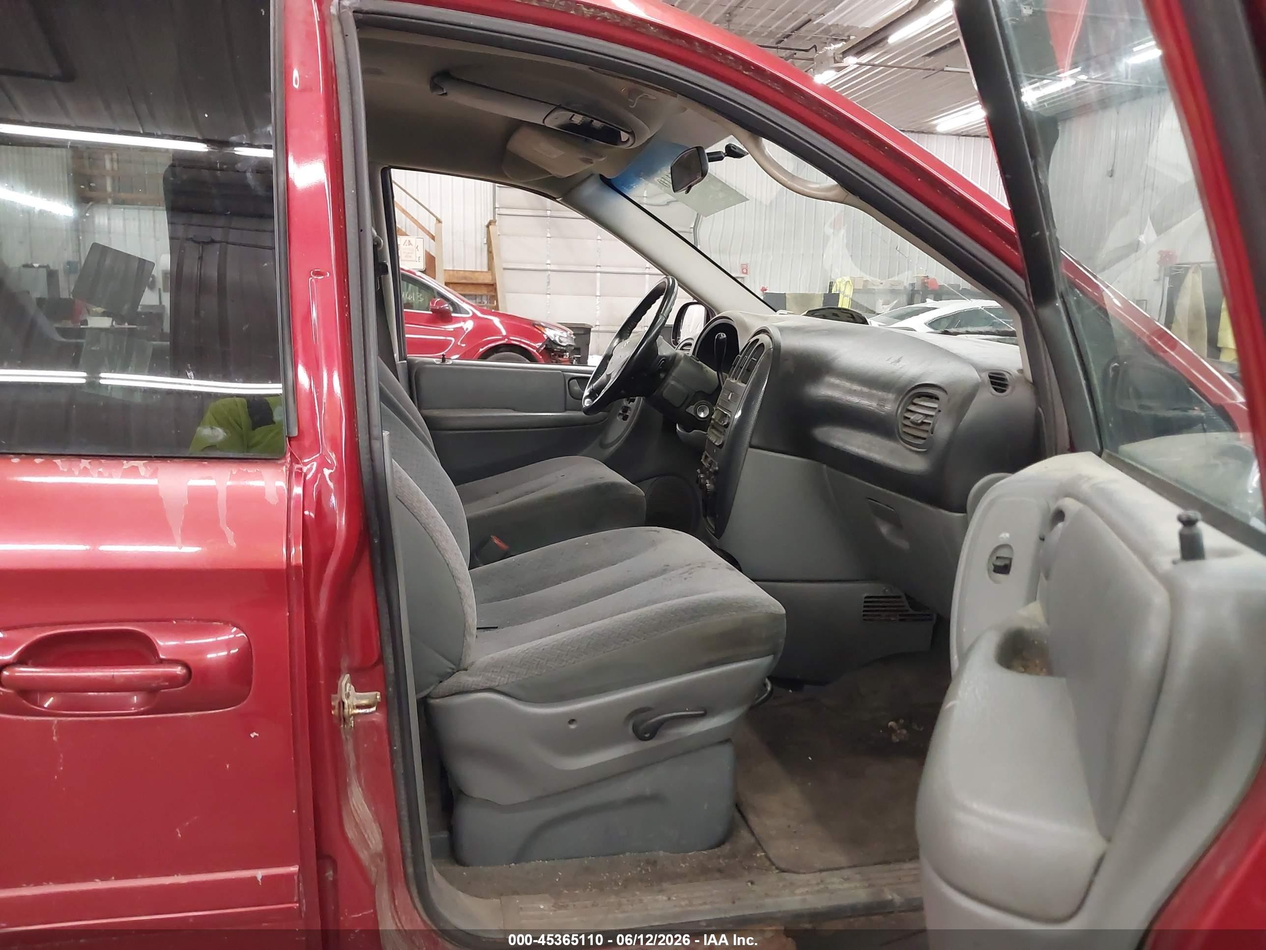 2005 Dodge Grand Caravan Sxt Red vin: 2D4GP44L55R540210