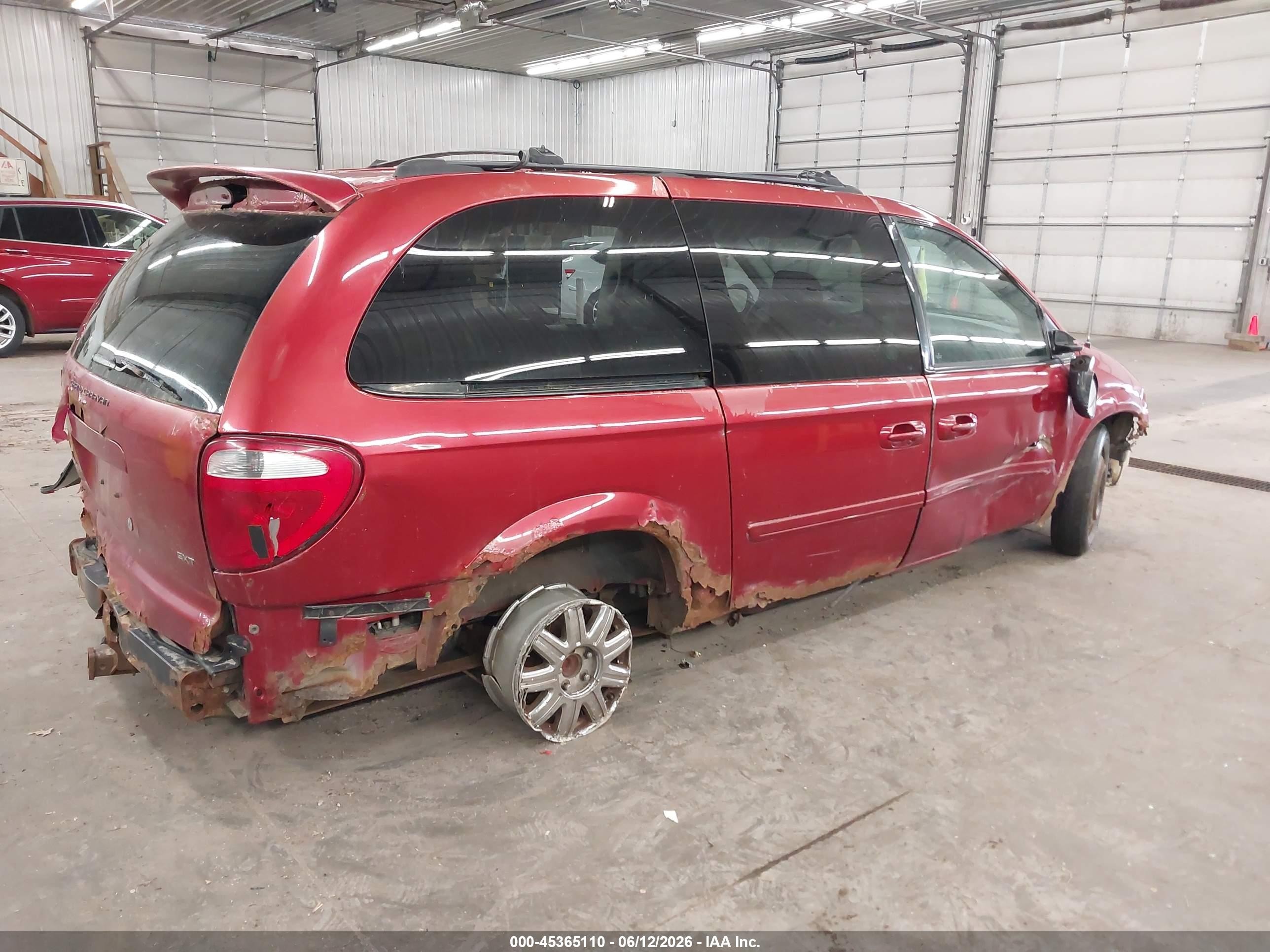 2005 Dodge Grand Caravan Sxt Red vin: 2D4GP44L55R540210