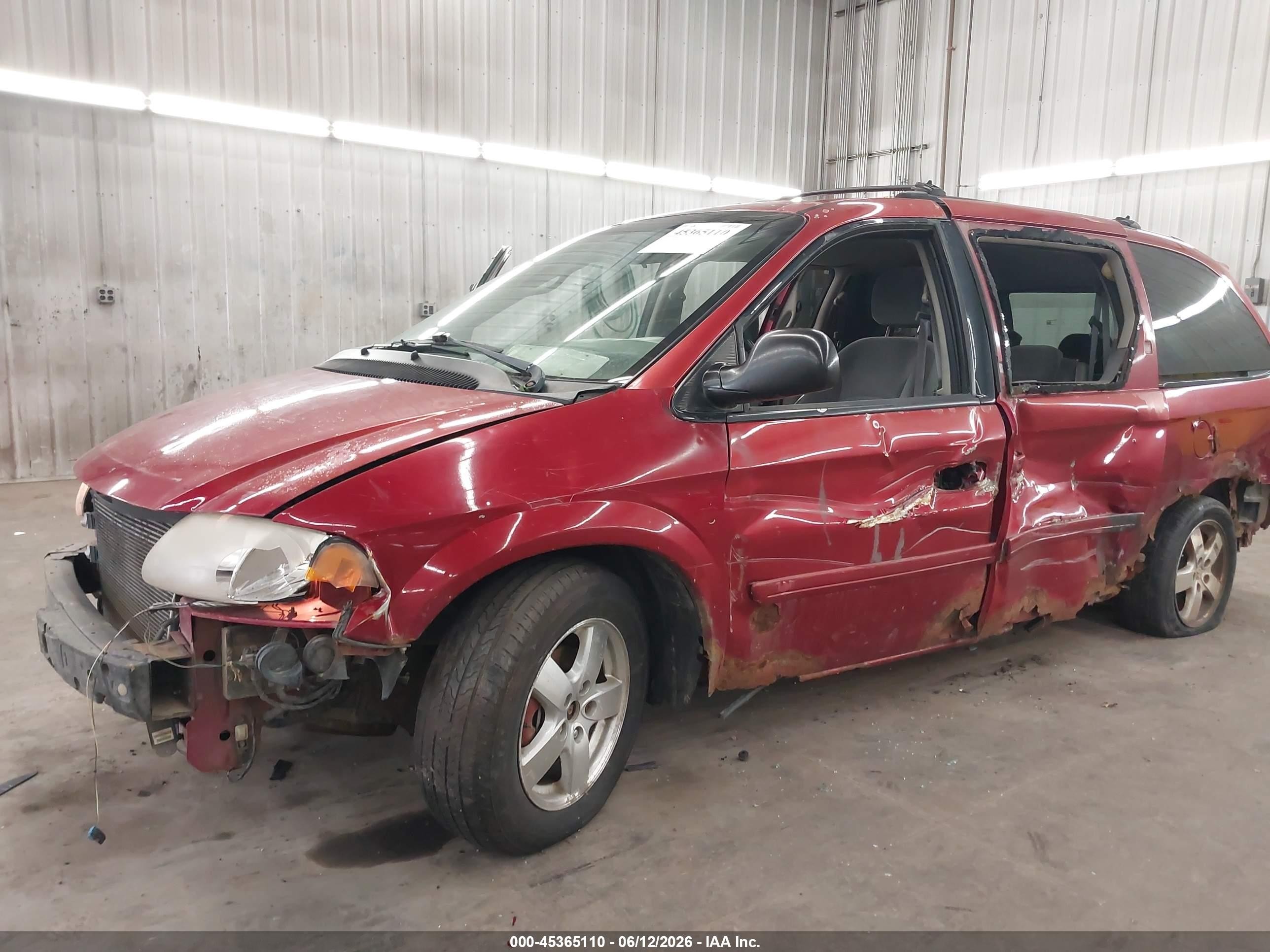2005 Dodge Grand Caravan Sxt Red vin: 2D4GP44L55R540210