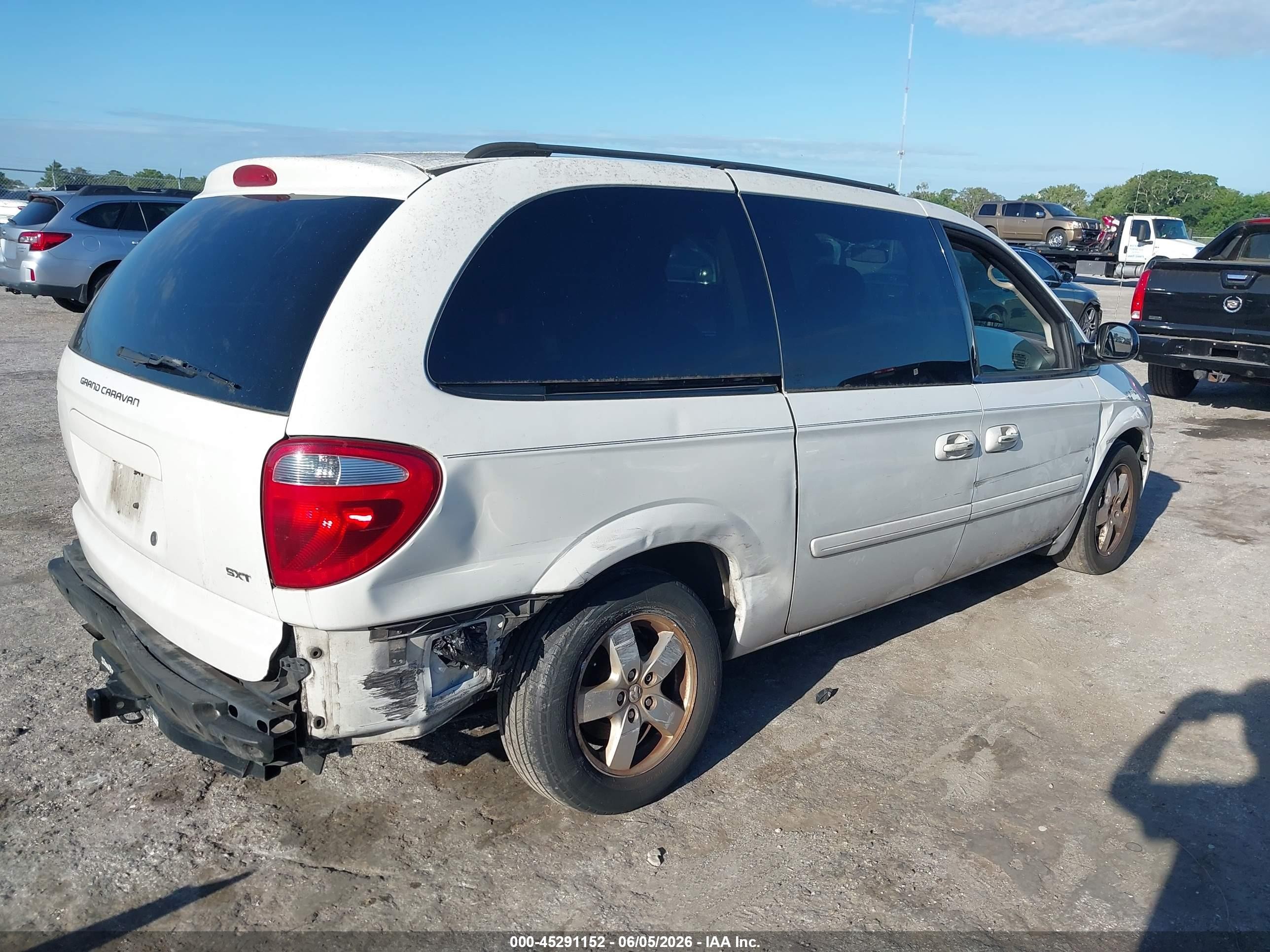 2006 Dodge Grand Caravan Sxt Белый vin: 2D4GP44L56R879843