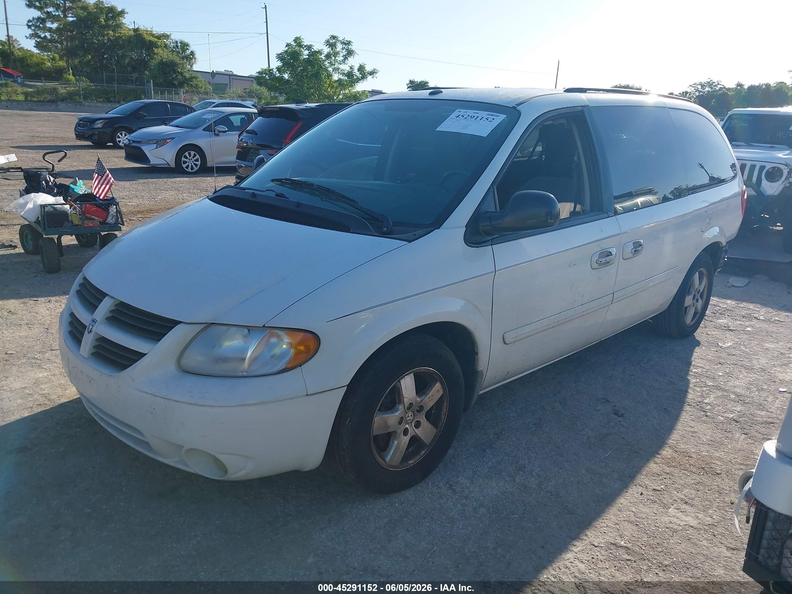 2006 Dodge Grand Caravan Sxt Белый vin: 2D4GP44L56R879843