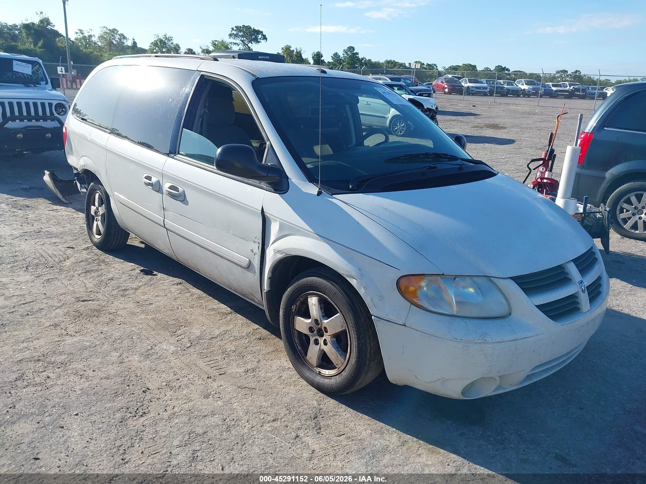 2006 Dodge Grand Caravan Sxt White vin: 2D4GP44L56R879843