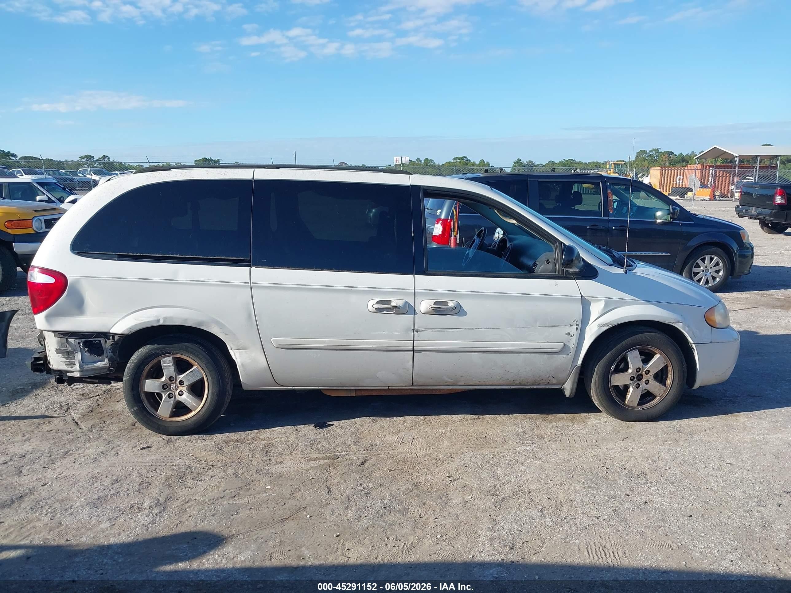 2006 Dodge Grand Caravan Sxt Белый vin: 2D4GP44L56R879843