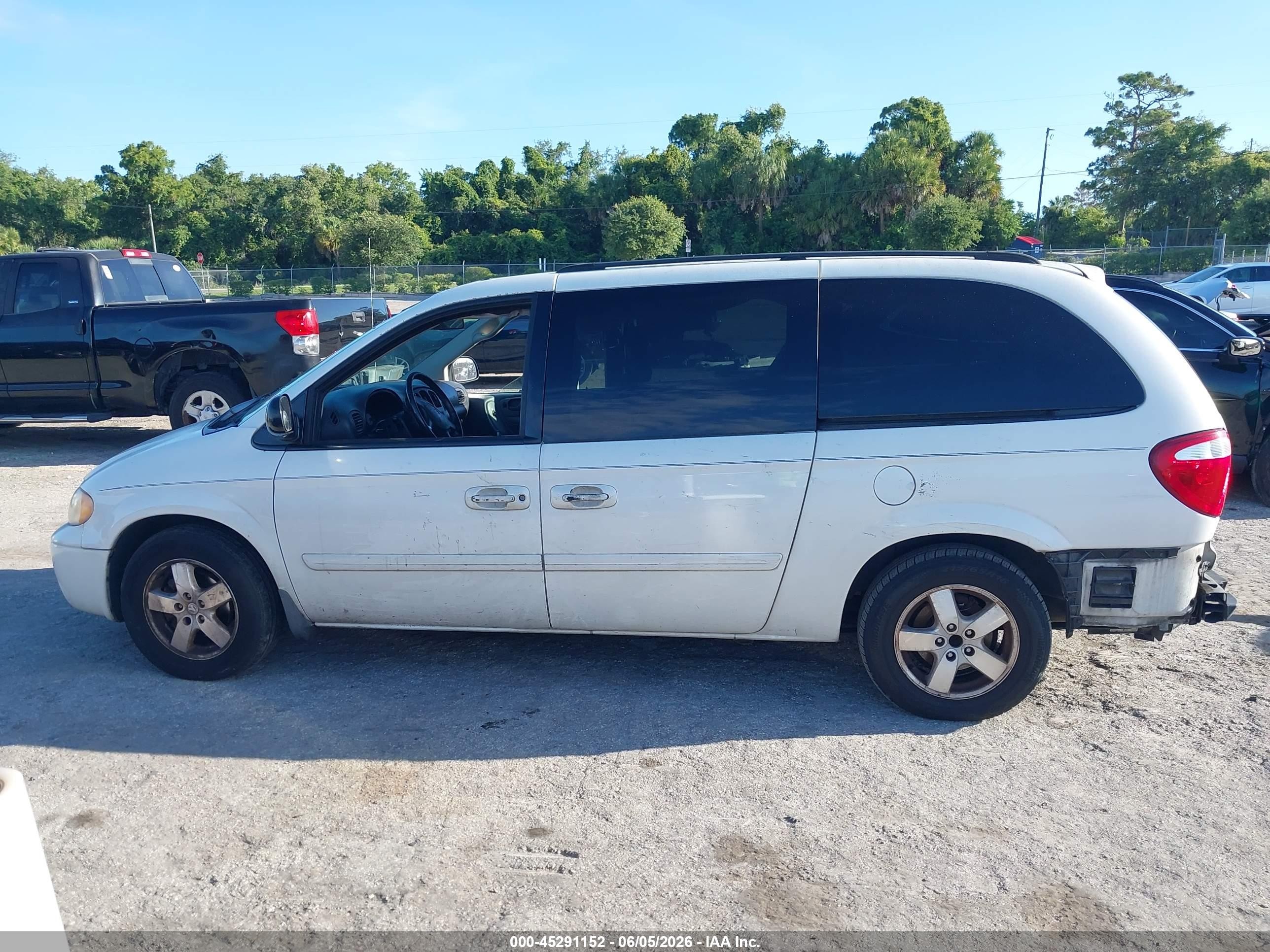 2006 Dodge Grand Caravan Sxt Белый vin: 2D4GP44L56R879843