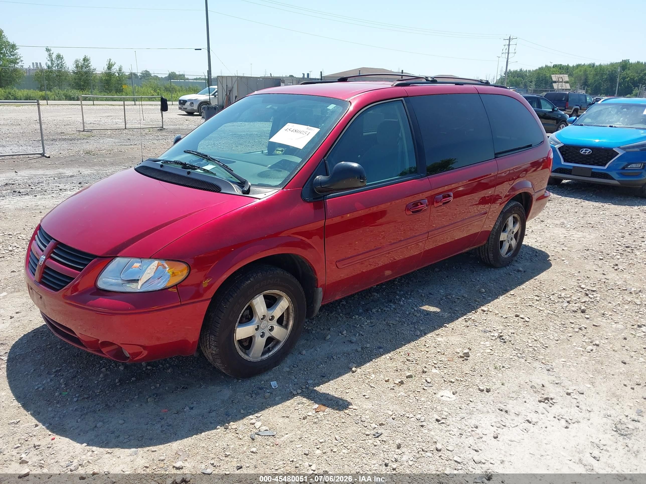 2007 Dodge Grand Caravan Sxt Red vin: 2D4GP44L57R181637