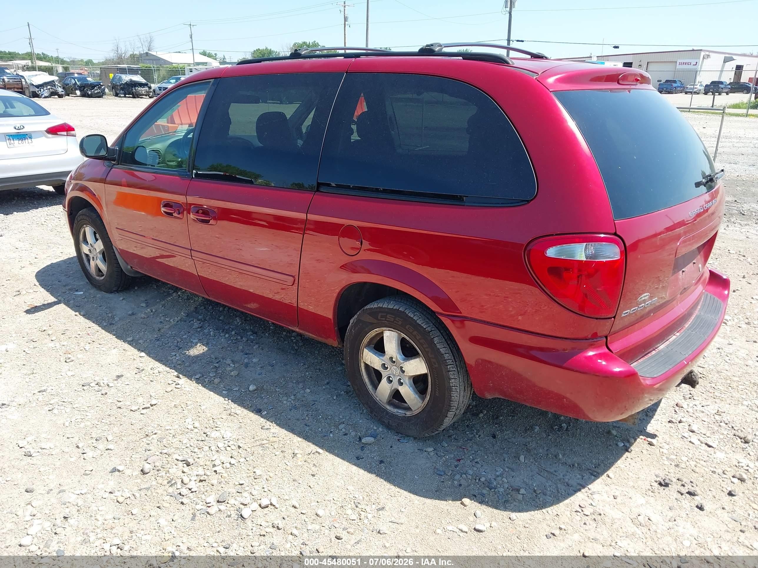 2007 Dodge Grand Caravan Sxt Red vin: 2D4GP44L57R181637