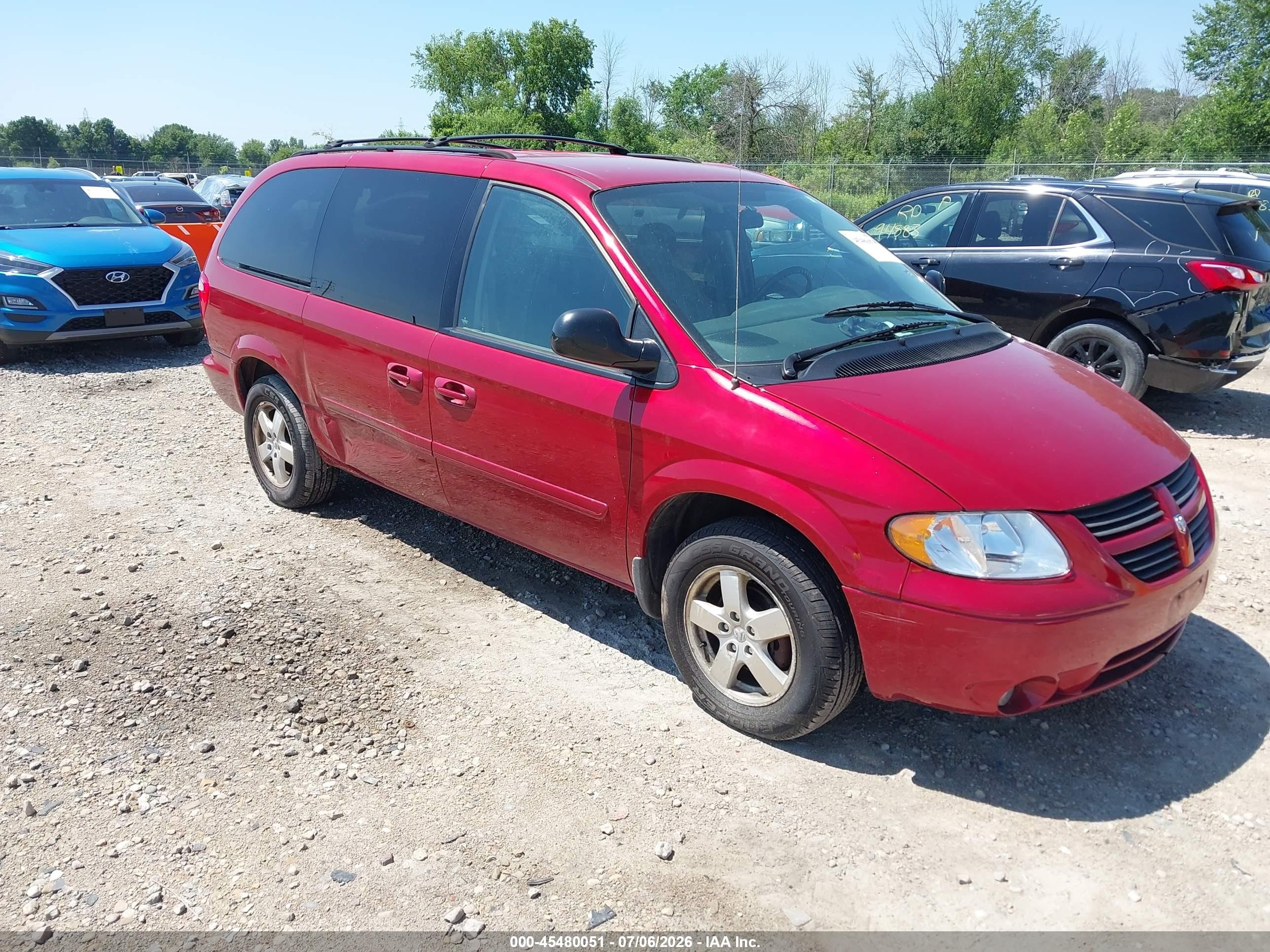 2007 Dodge Grand Caravan Sxt Red vin: 2D4GP44L57R181637