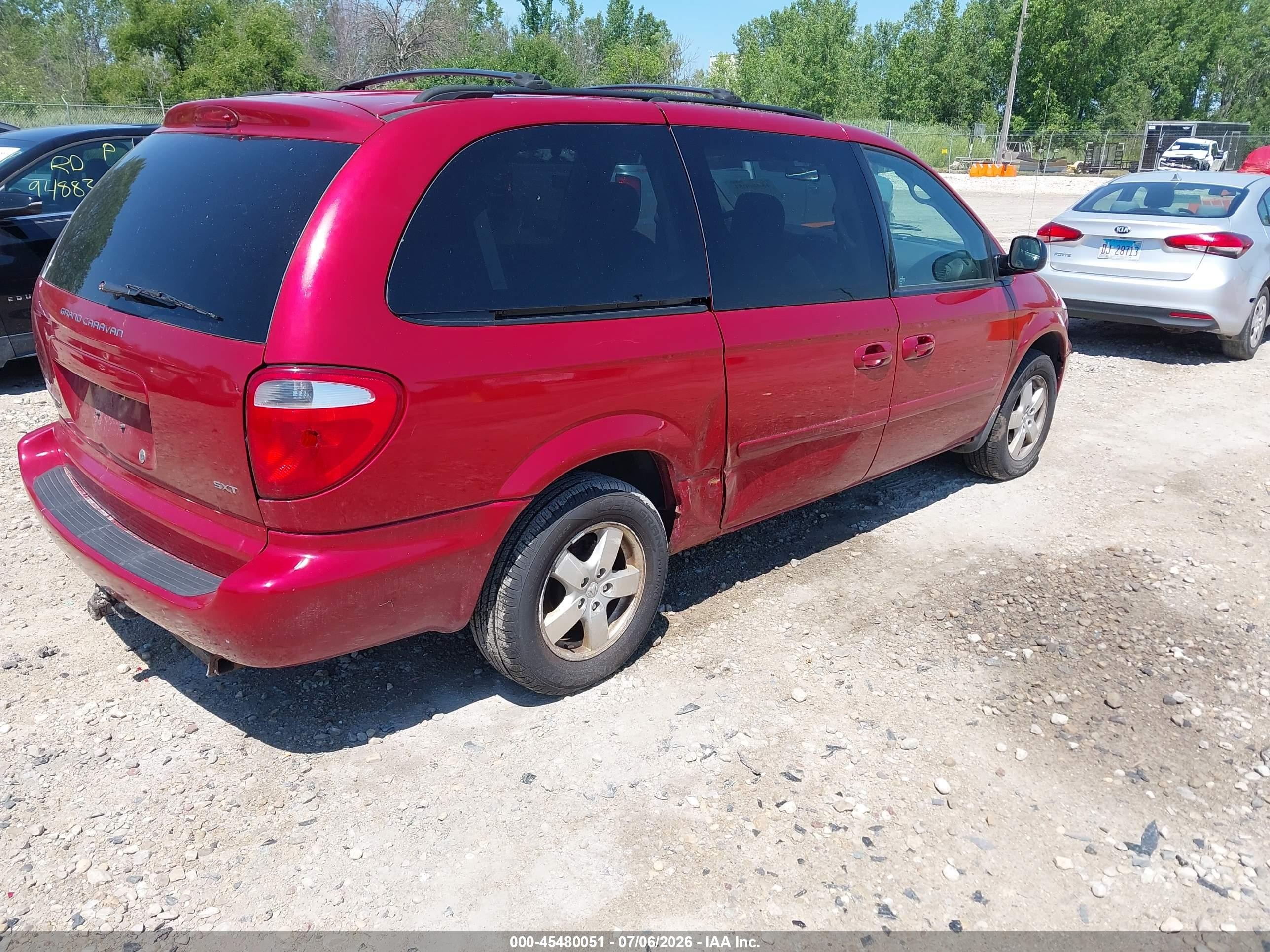 2007 Dodge Grand Caravan Sxt Red vin: 2D4GP44L57R181637