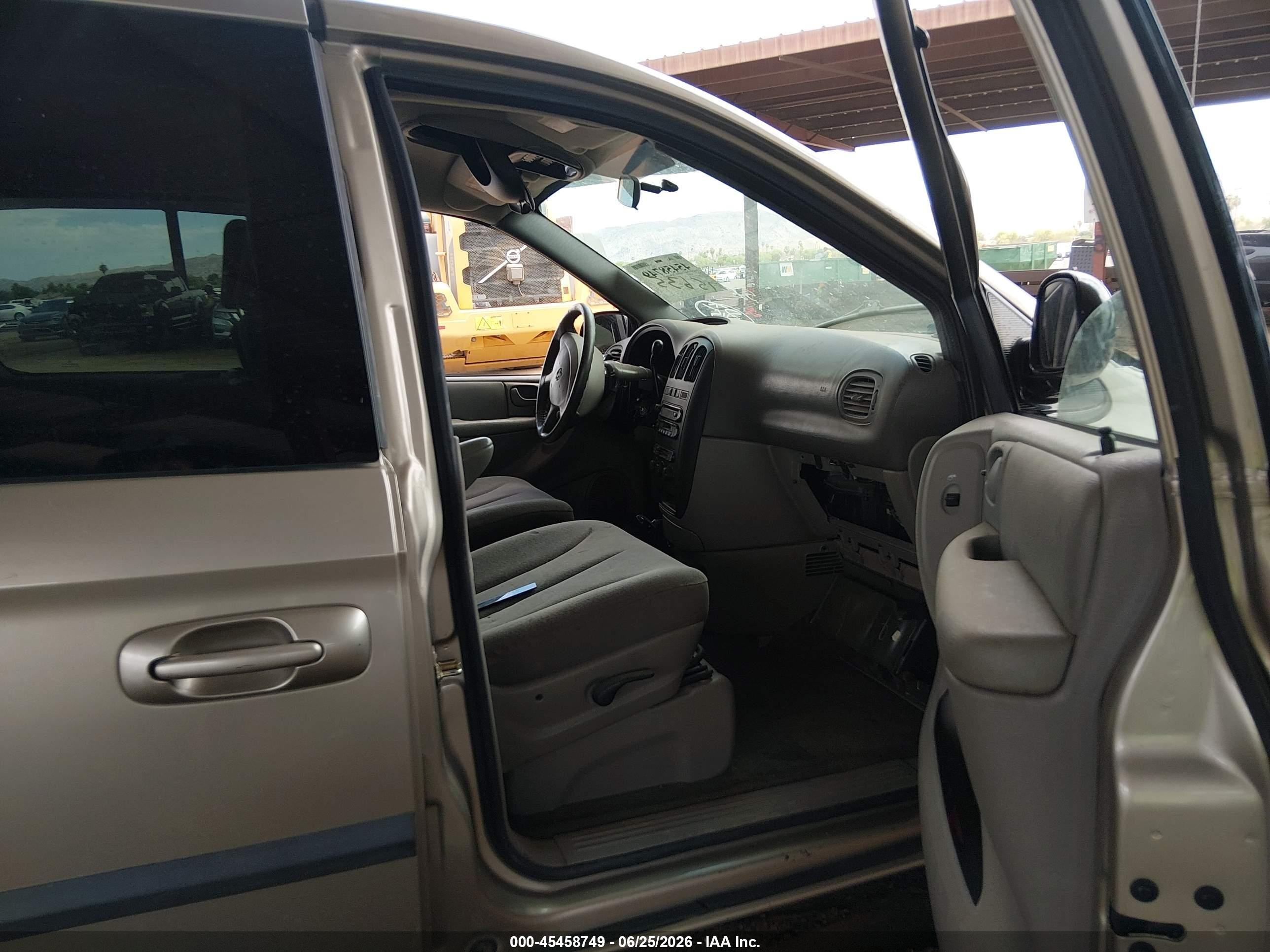 2003 Dodge Grand Caravan Sport Gold vin: 2D4GP44L63R117942