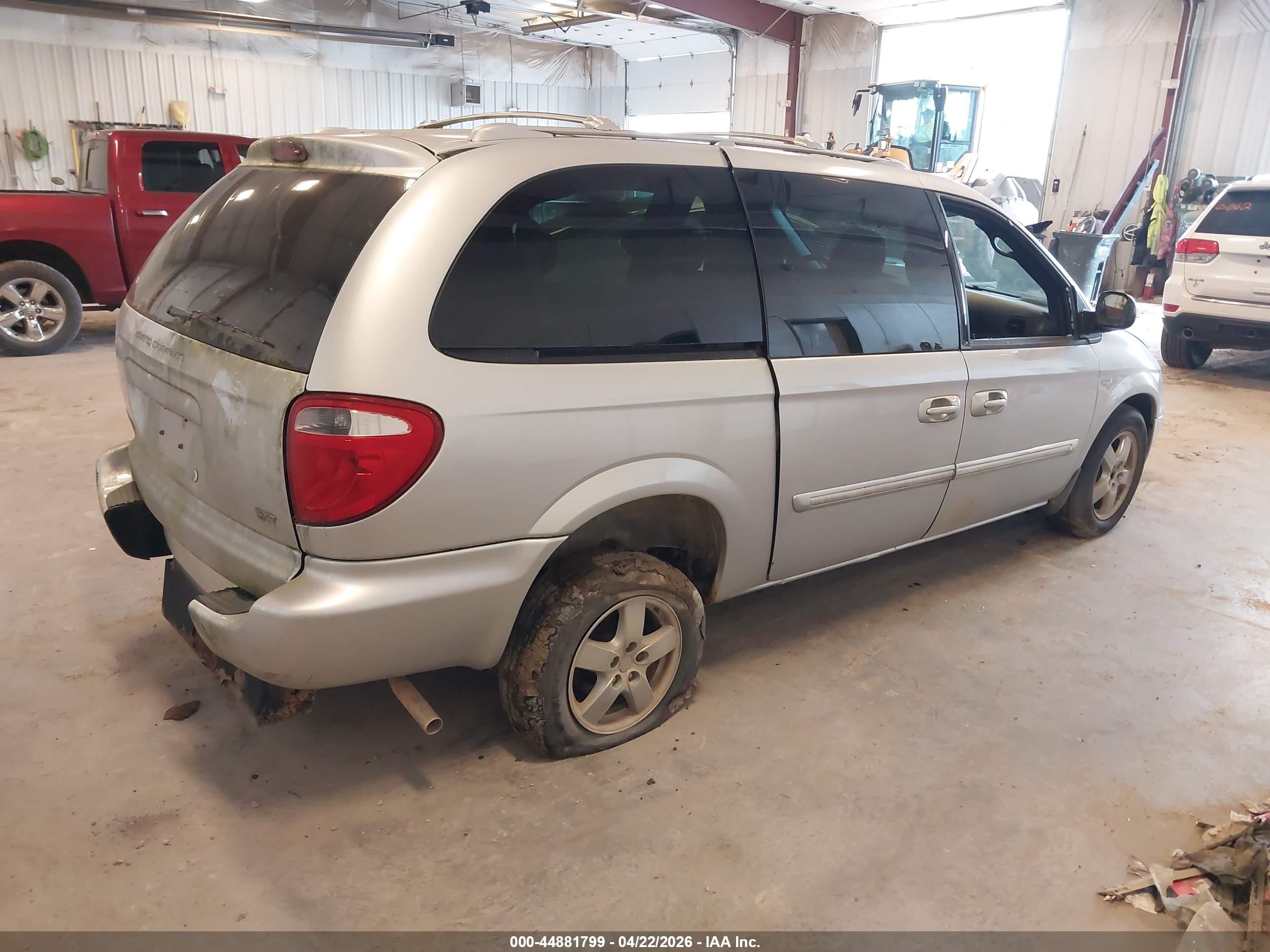 2004 Dodge Grand Caravan Sxt Silver vin: 2D4GP44L64R543518