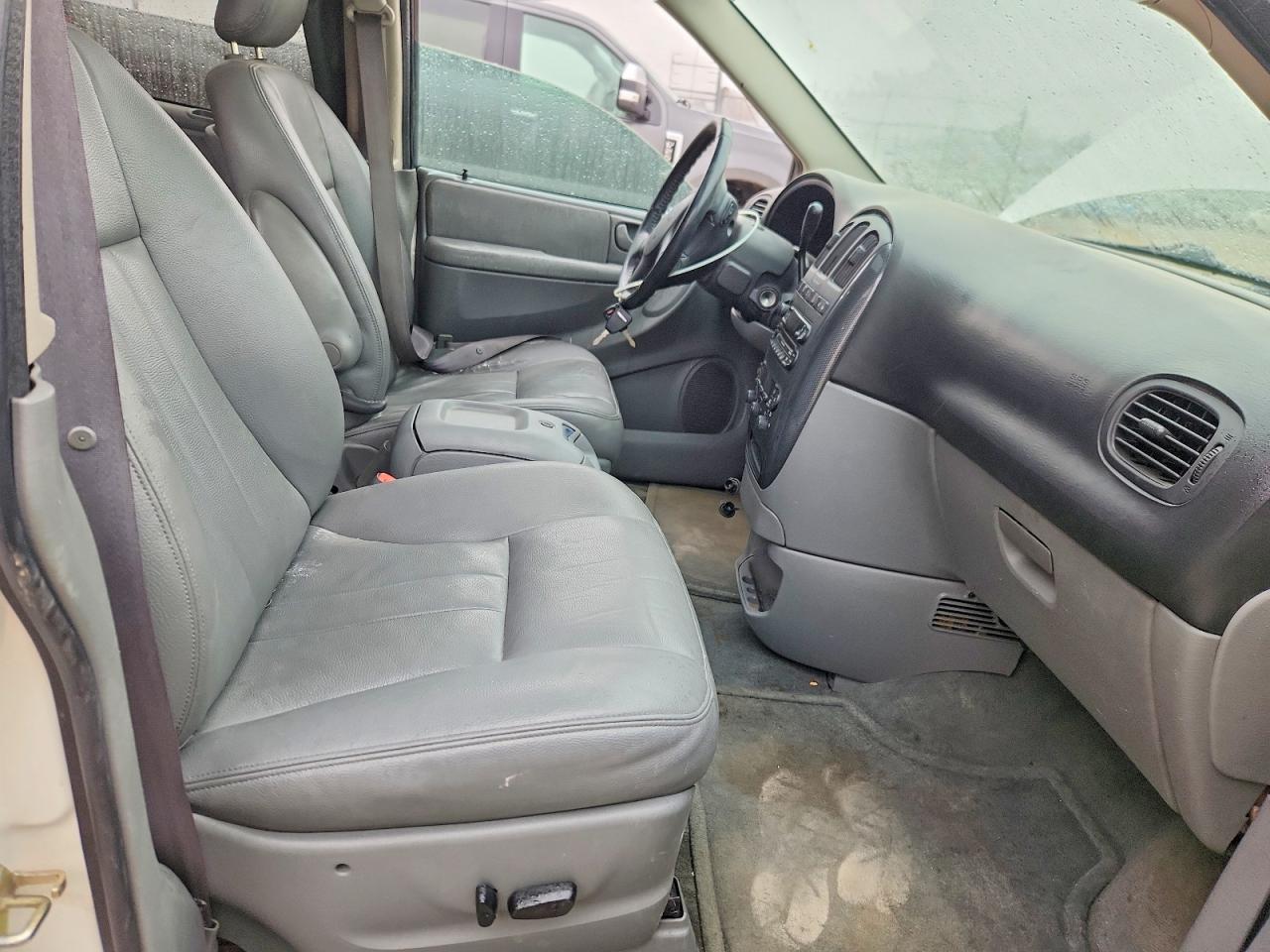 2005 Dodge Grand Caravan Sxt White vin: 2D4GP44L65R203822