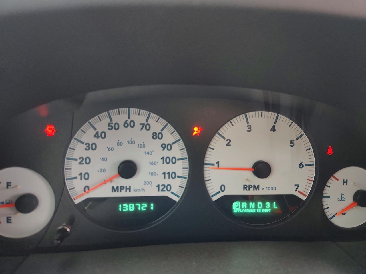 2005 Dodge Grand Caravan Sxt White vin: 2D4GP44L65R203822