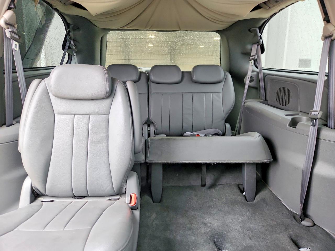 2005 Dodge Grand Caravan Sxt White vin: 2D4GP44L65R203822