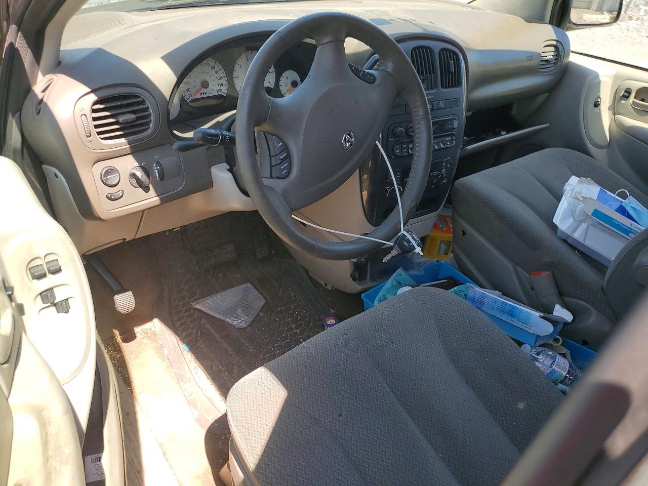 2005 Dodge Caravan Beige vin: 2D4GP44L65R373128