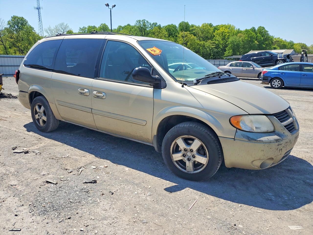 2005 Dodge Caravan Beige vin: 2D4GP44L65R373128