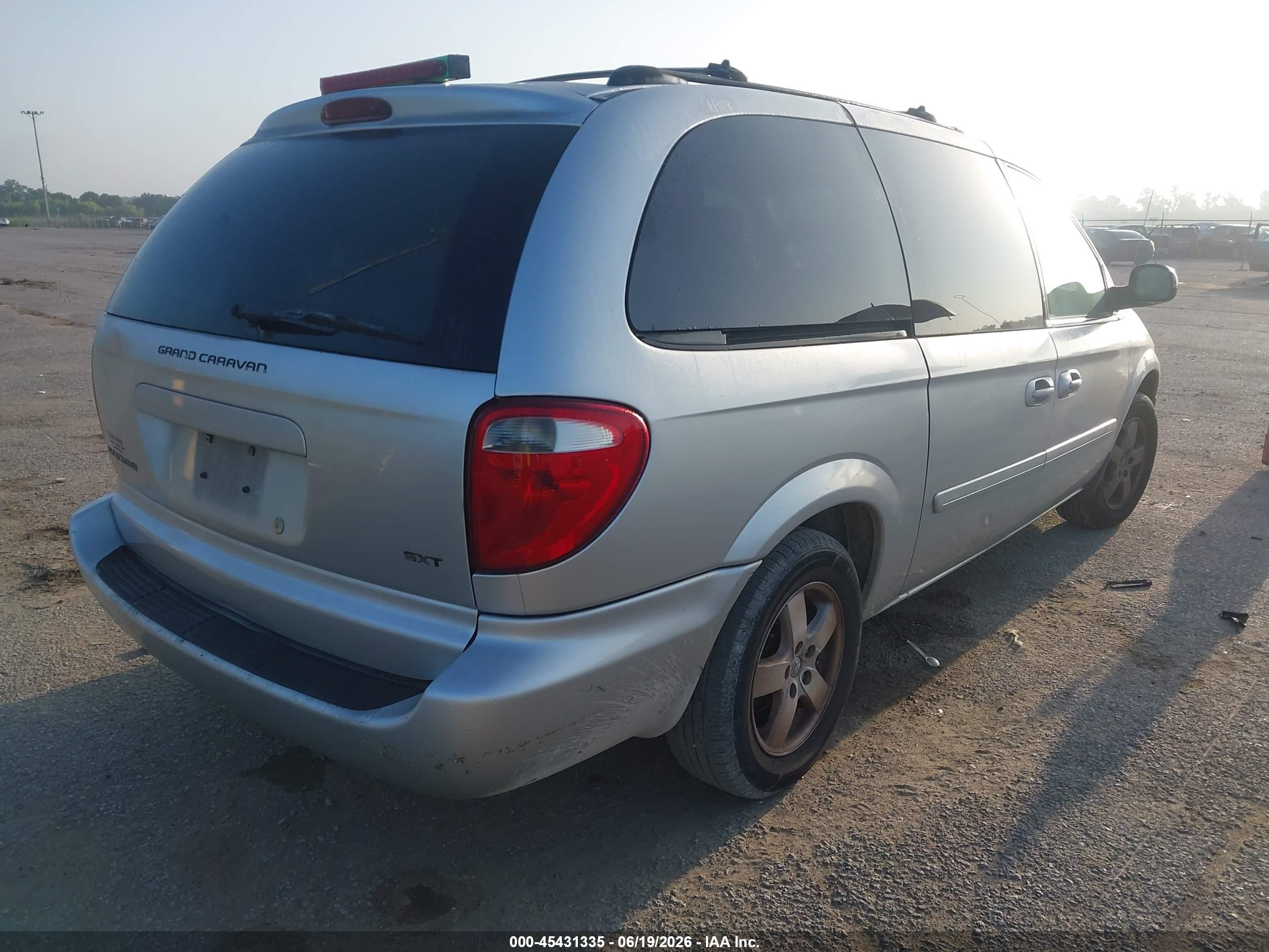 2005 Dodge Caravan Sxt Silver vin: 2D4GP44L65R462813