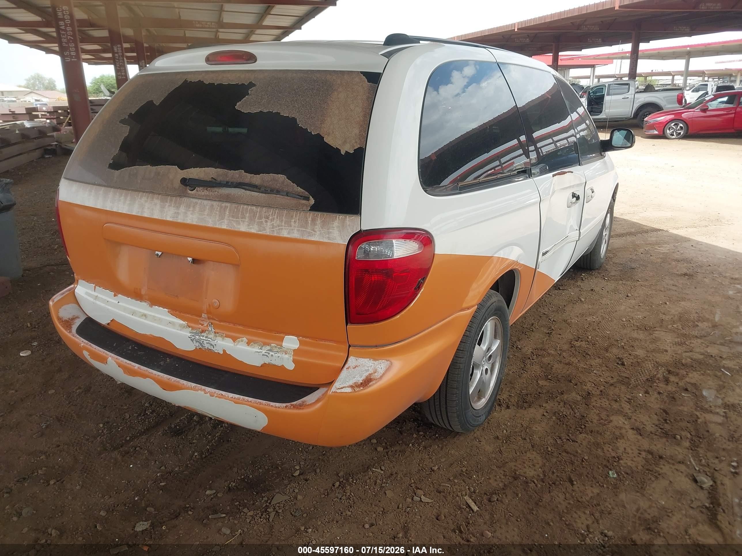 2005 Dodge Caravan Sxt White vin: 2D4GP44L65R476856