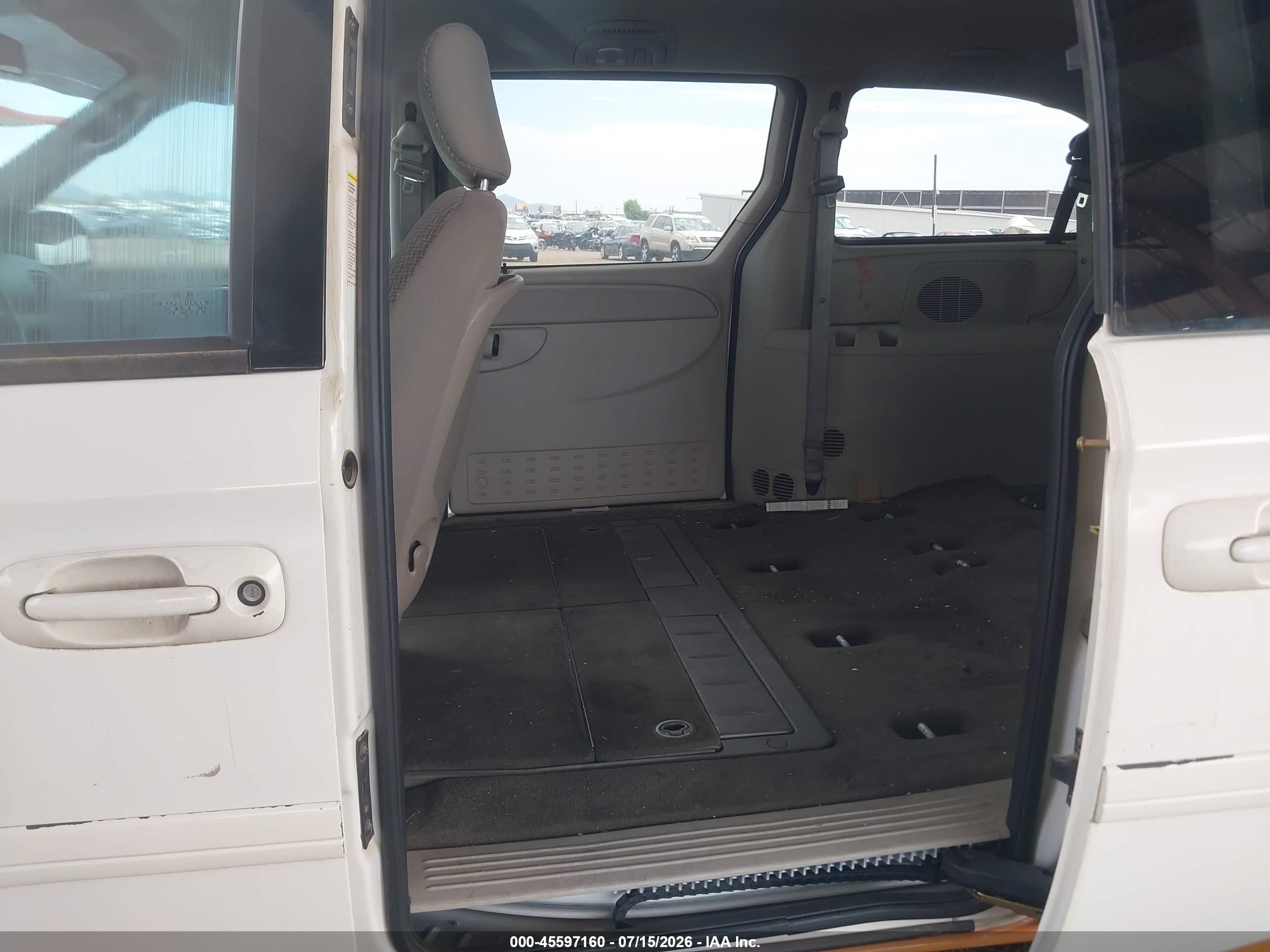 2005 Dodge Caravan Sxt White vin: 2D4GP44L65R476856