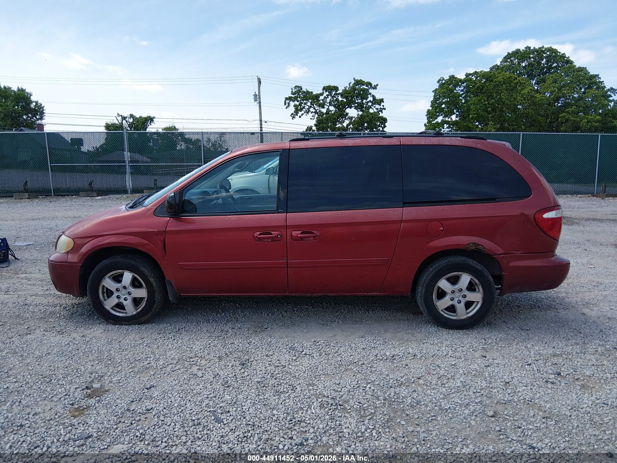 2007 Dodge Grand Caravan Sxt Red vin: 2D4GP44L67R322201