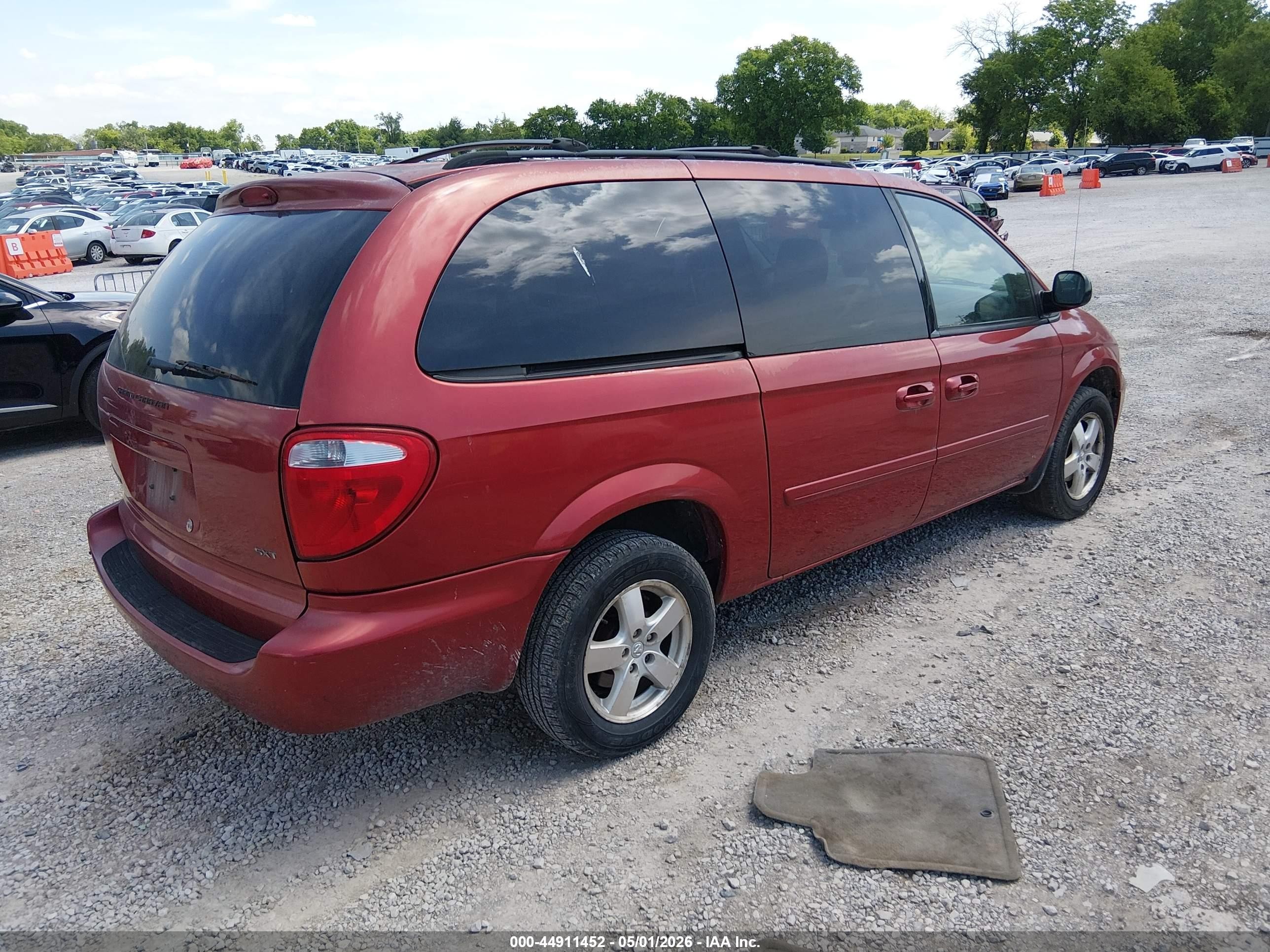2007 Dodge Grand Caravan Sxt Red vin: 2D4GP44L67R322201