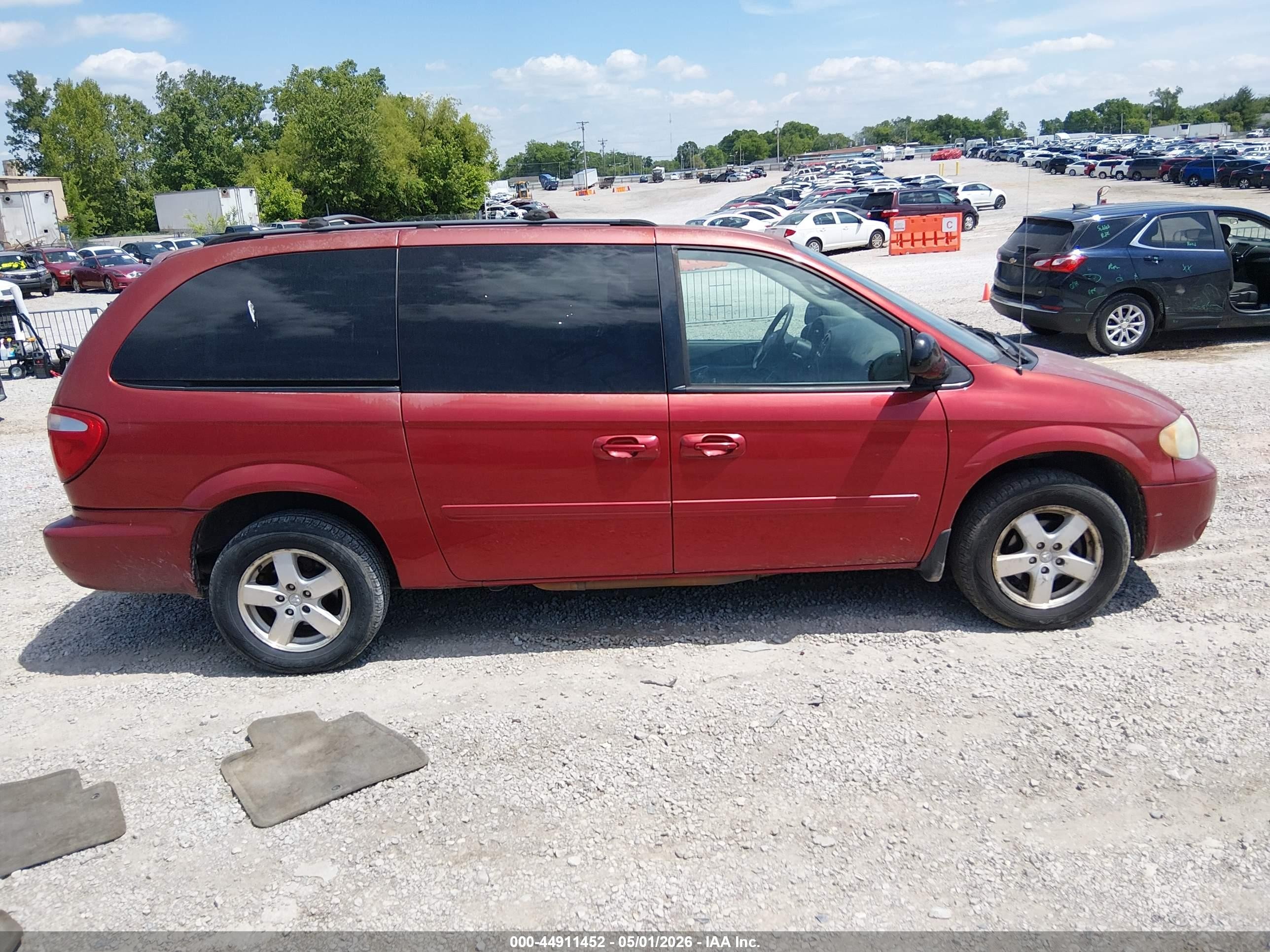 2007 Dodge Grand Caravan Sxt Red vin: 2D4GP44L67R322201