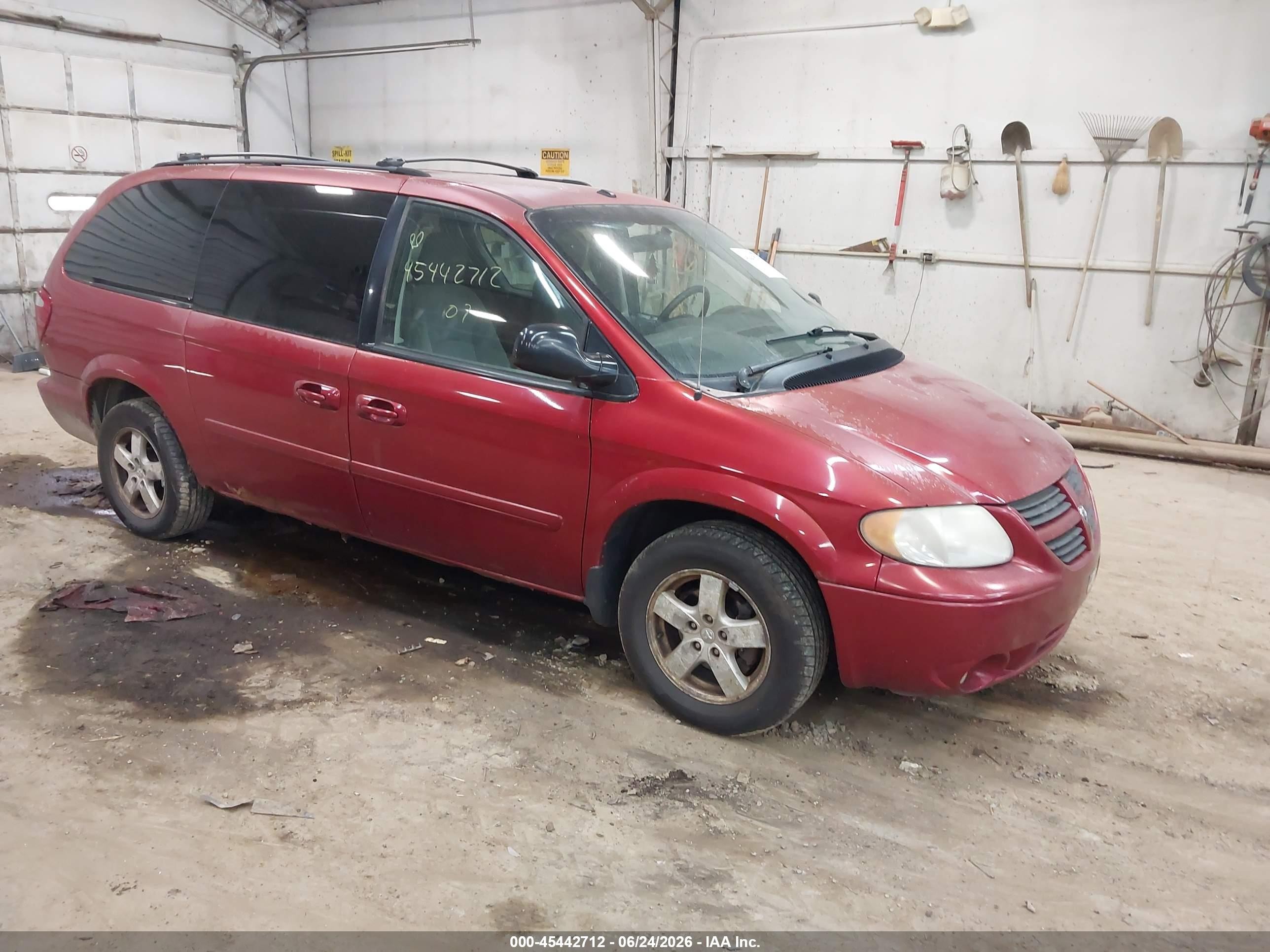 2007 Dodge Grand Caravan Sxt Maroon vin: 2D4GP44L67R324224